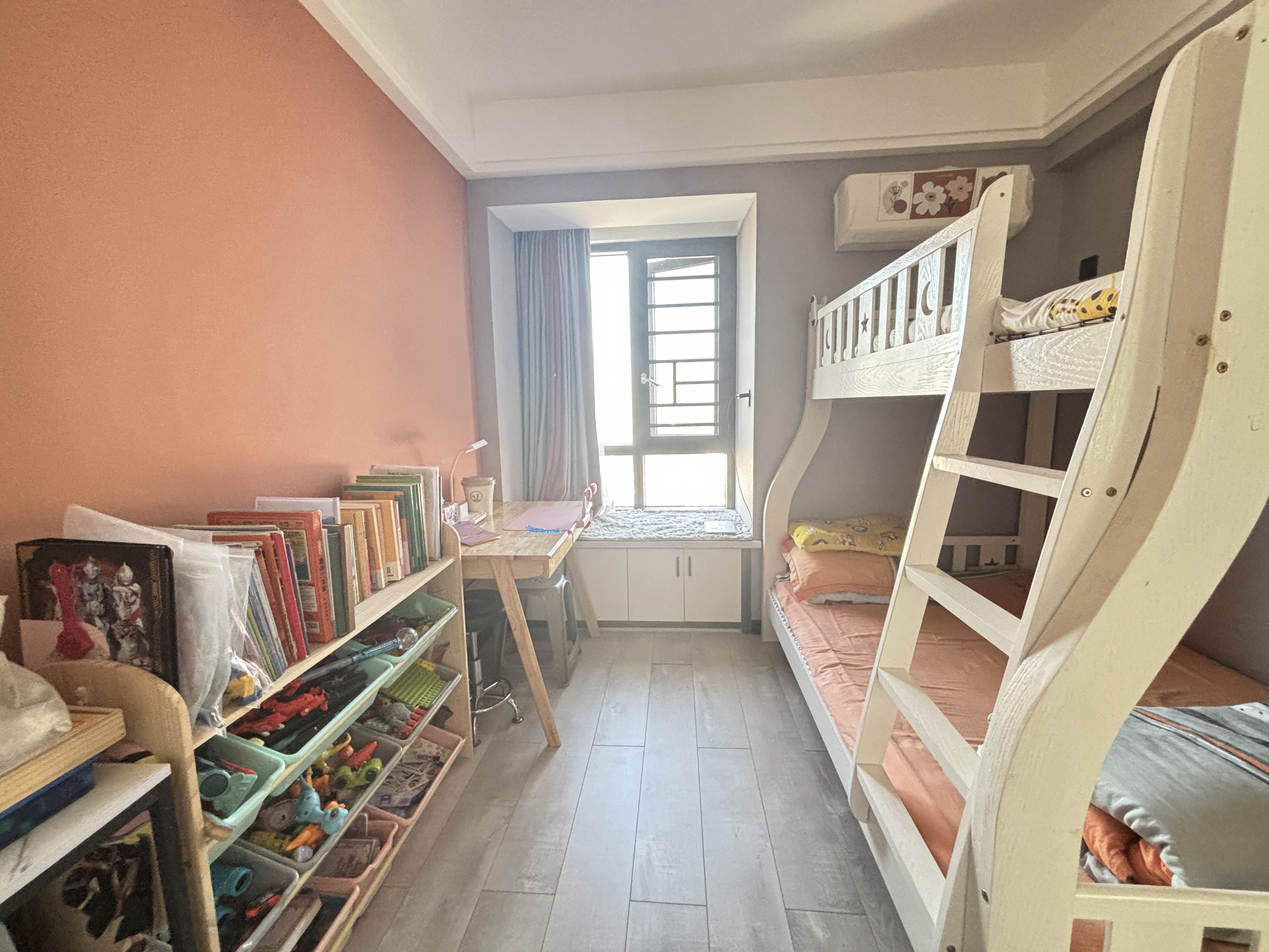 和合国际.全屋品牌装修.房子9点9成新.证件满二.看房方便