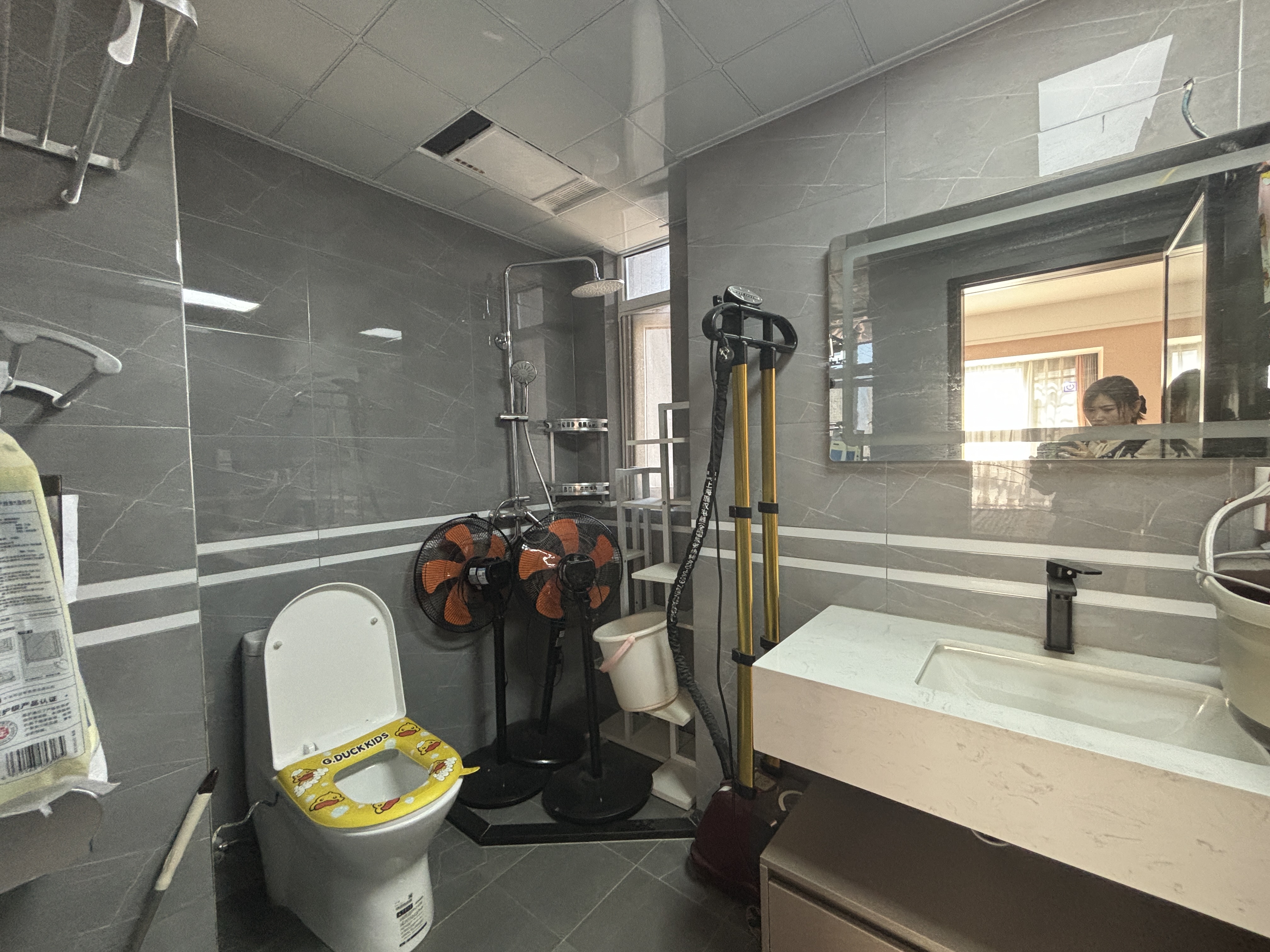 和合国际.全屋品牌装修.房子9点9成新.证件满二.看房方便