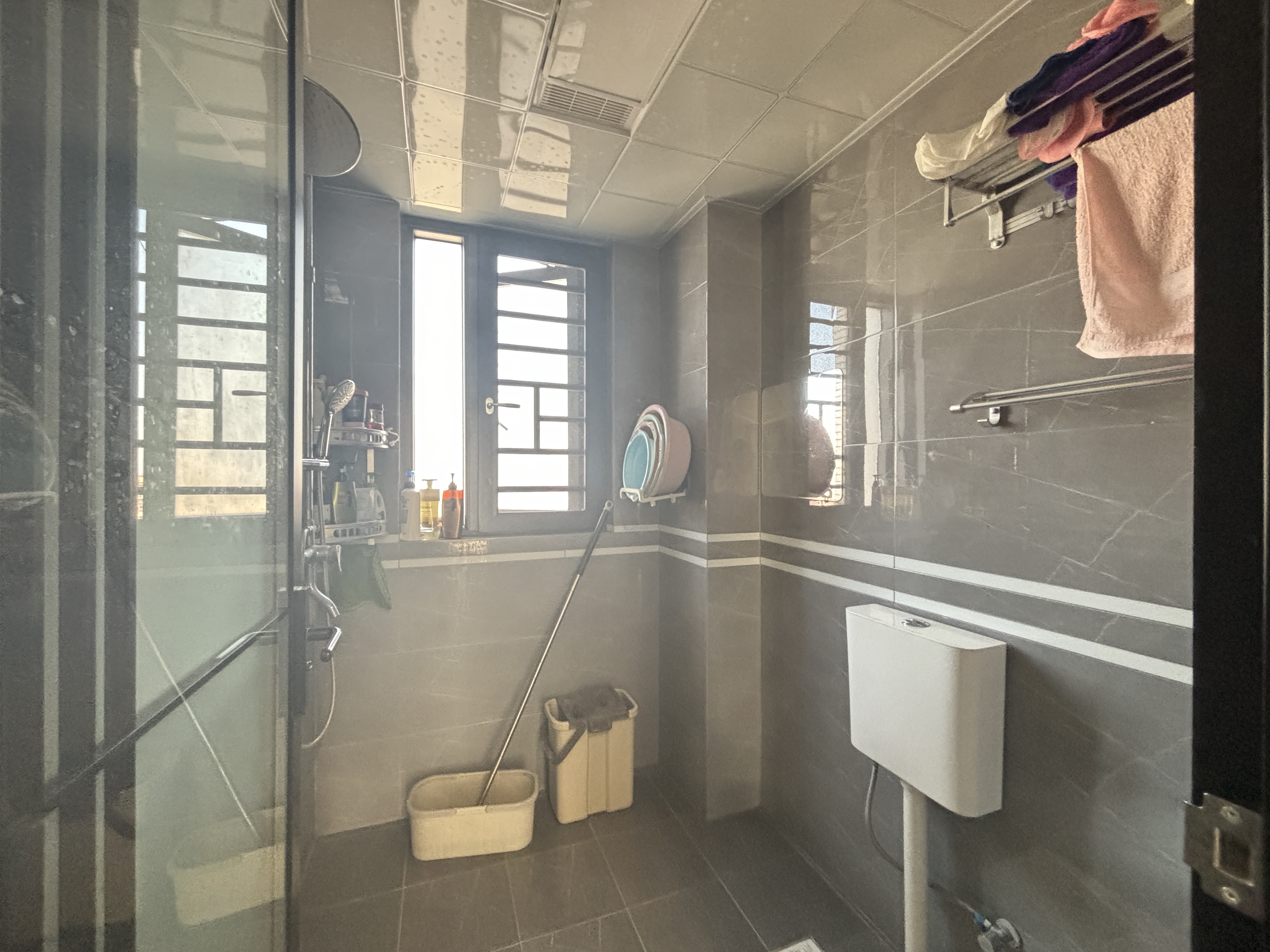 和合国际.全屋品牌装修.房子9点9成新.证件满二.看房方便