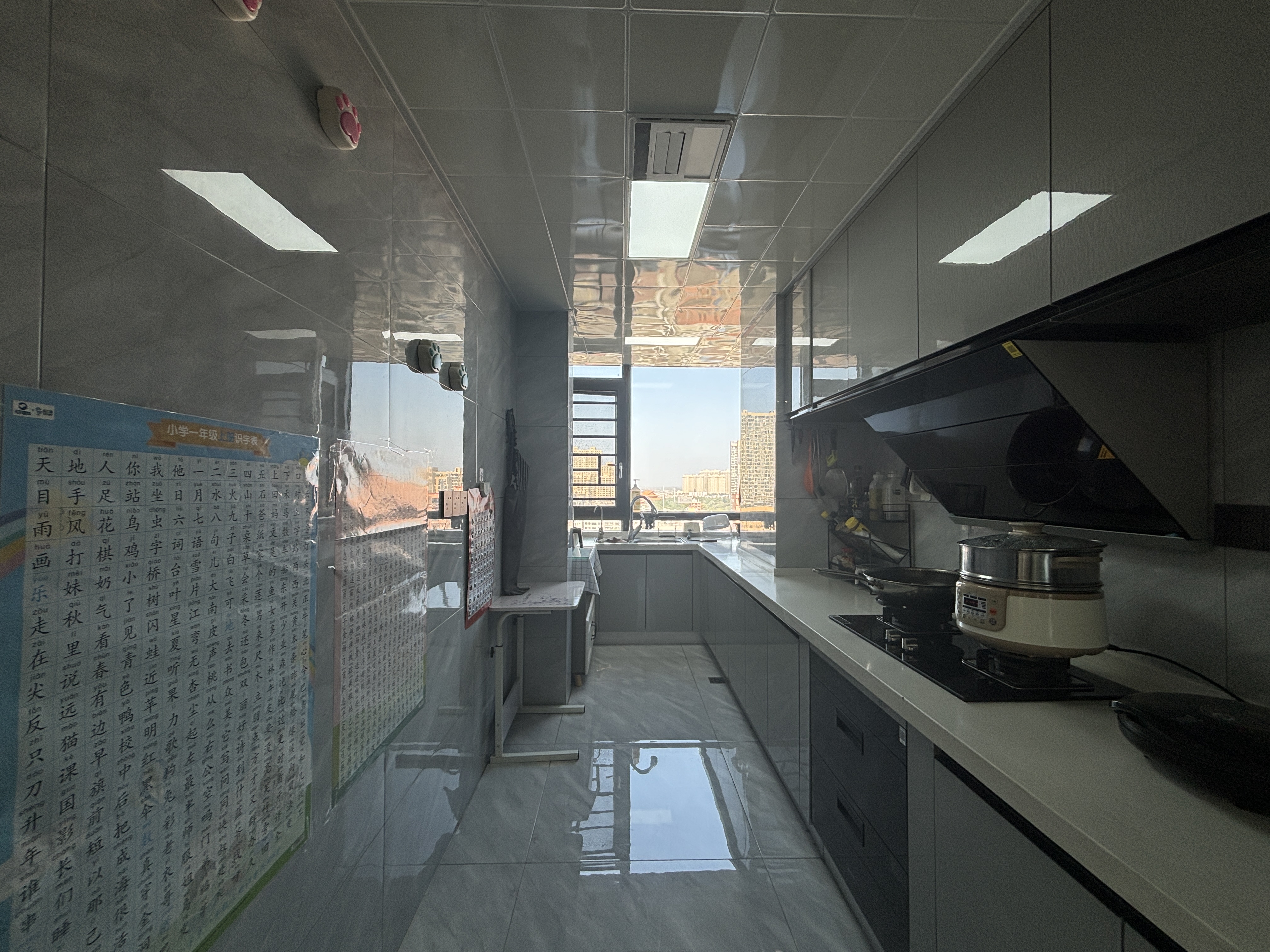 和合国际.全屋品牌装修.房子9点9成新.证件满二.看房方便