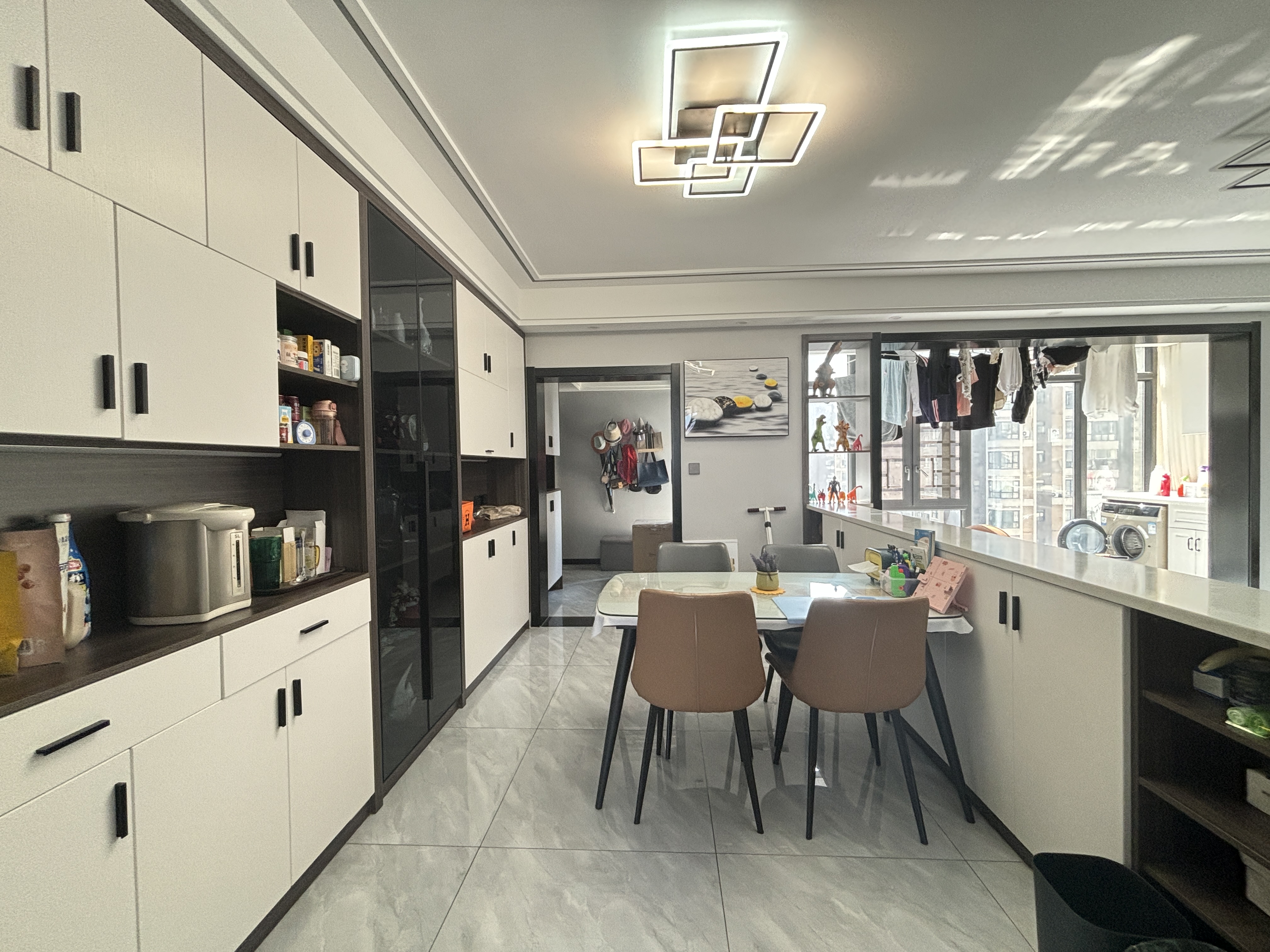 和合国际.全屋品牌装修.房子9点9成新.证件满二.看房方便