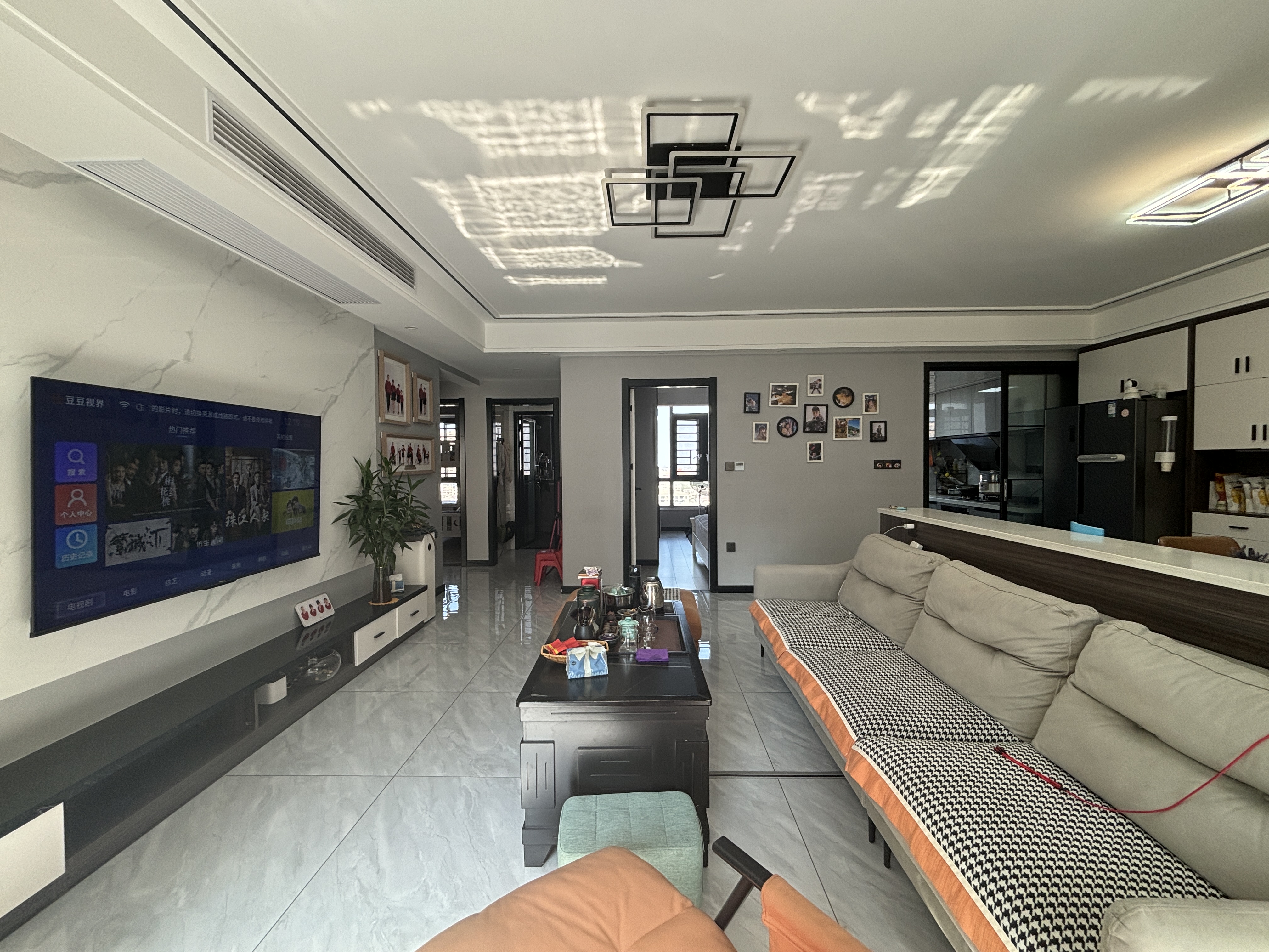 和合国际.全屋品牌装修.房子9点9成新.证件满二.看房方便