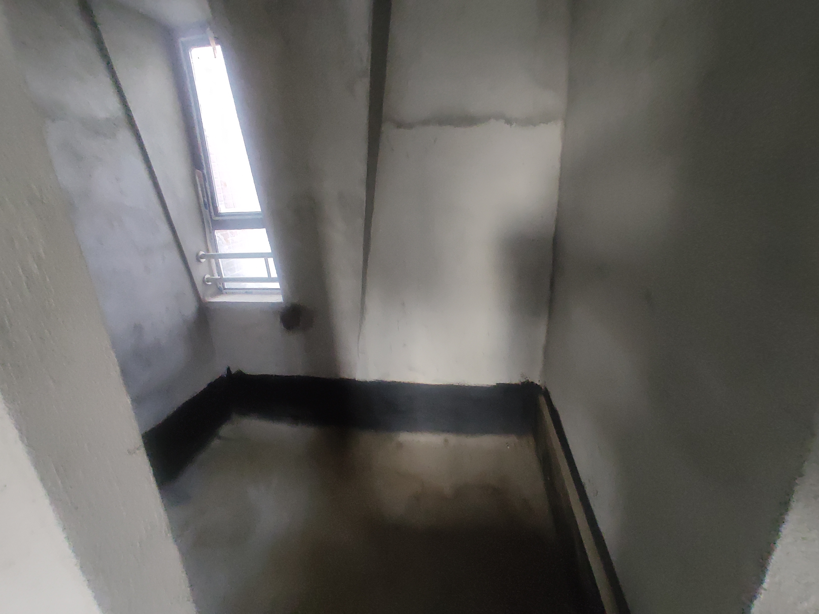 新城一号新街.毛坯三房两卫.带大露台.看房方便