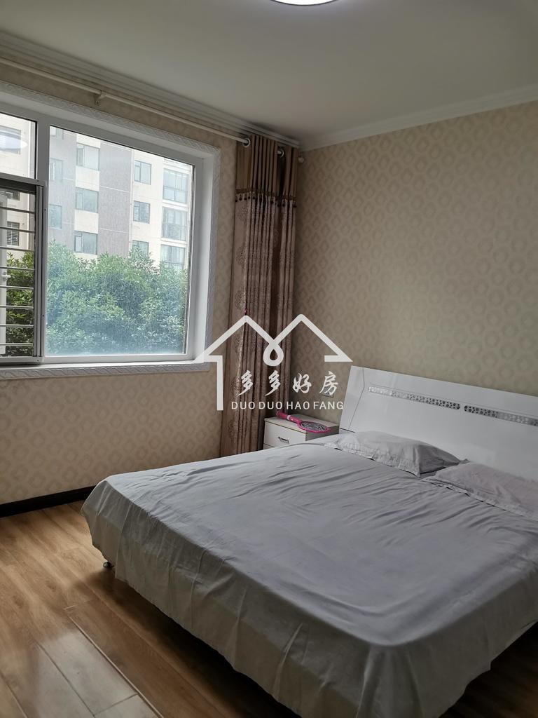 中央华府低楼层精装三房