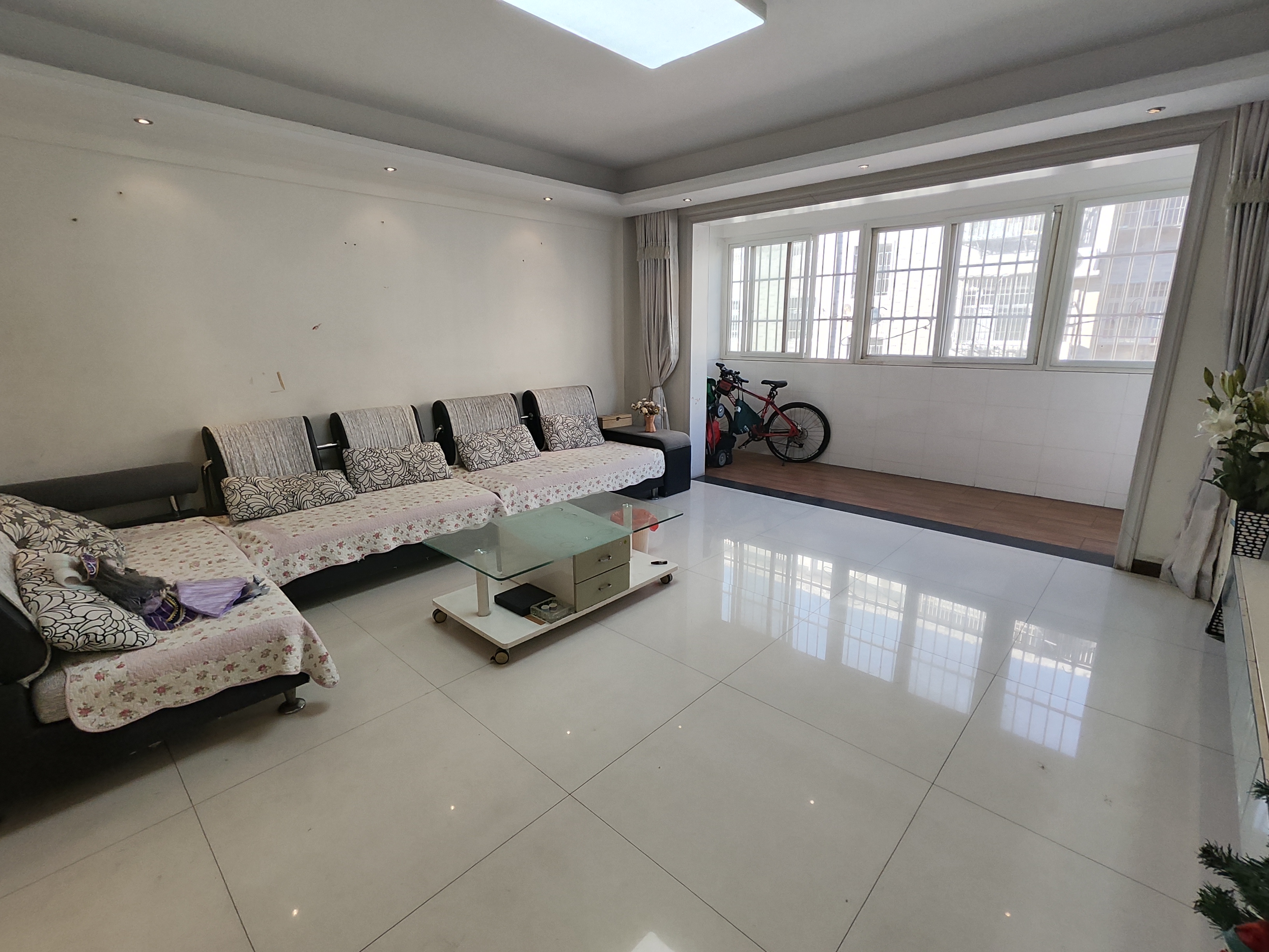 金园凤凰 精装三房 采光好 小雪就在旁边