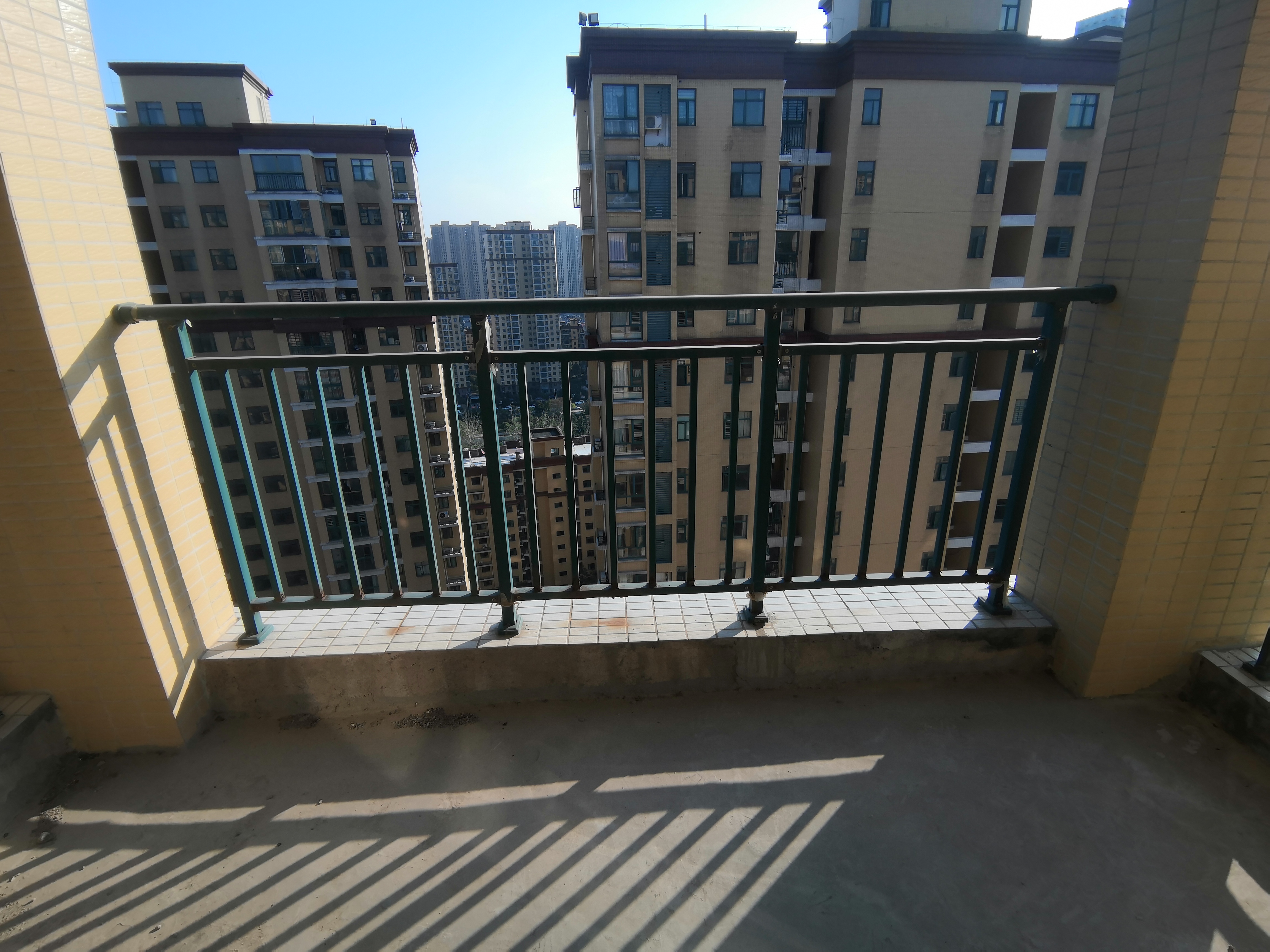 新城一号毛坯小三房好楼层有钥匙