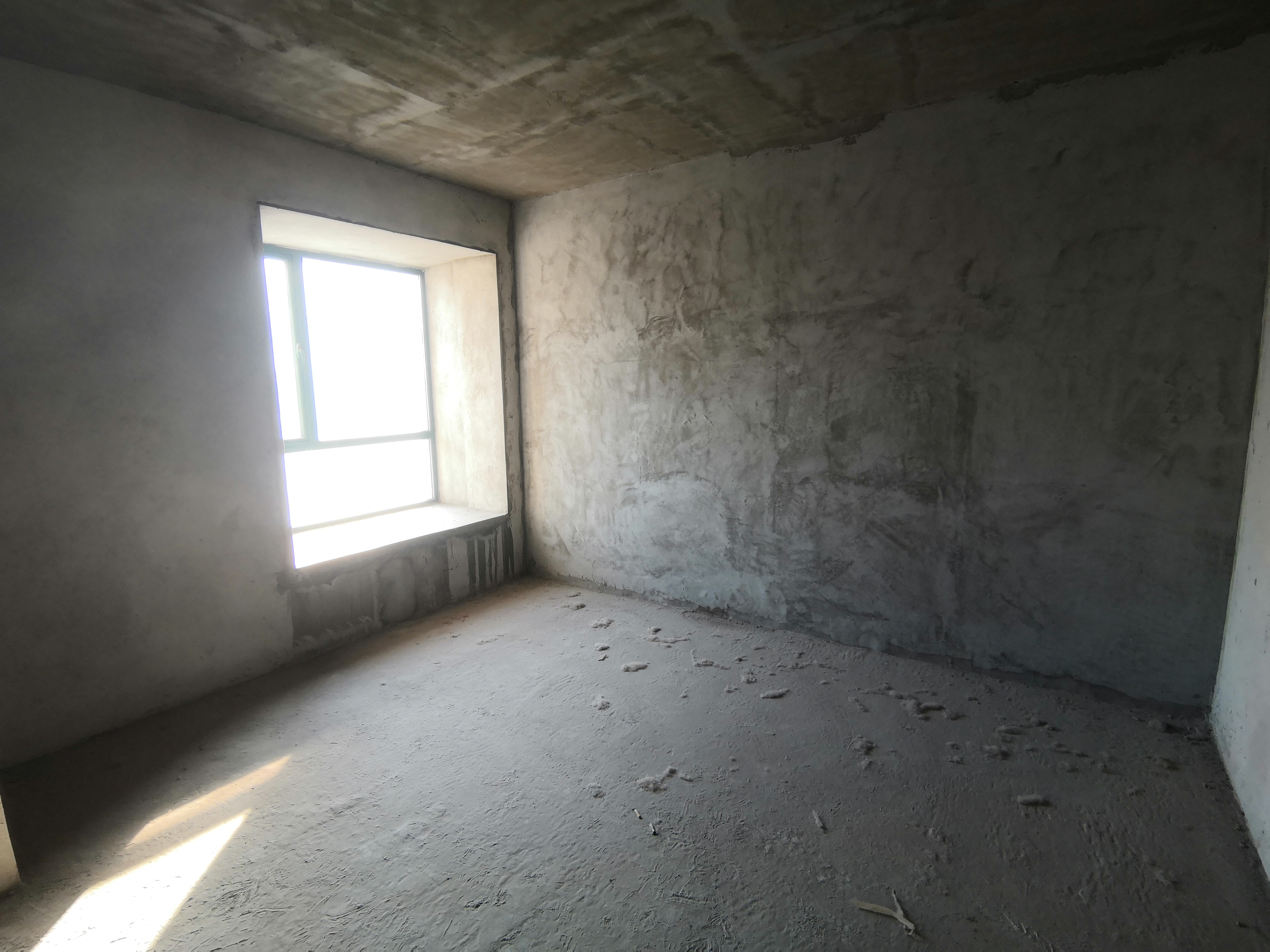 新城一号 毛坯小三房 好楼层 有钥匙