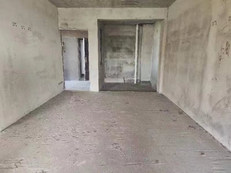 新城一号五期.毛坯大三房.送路户花园.证件满二.看房方便