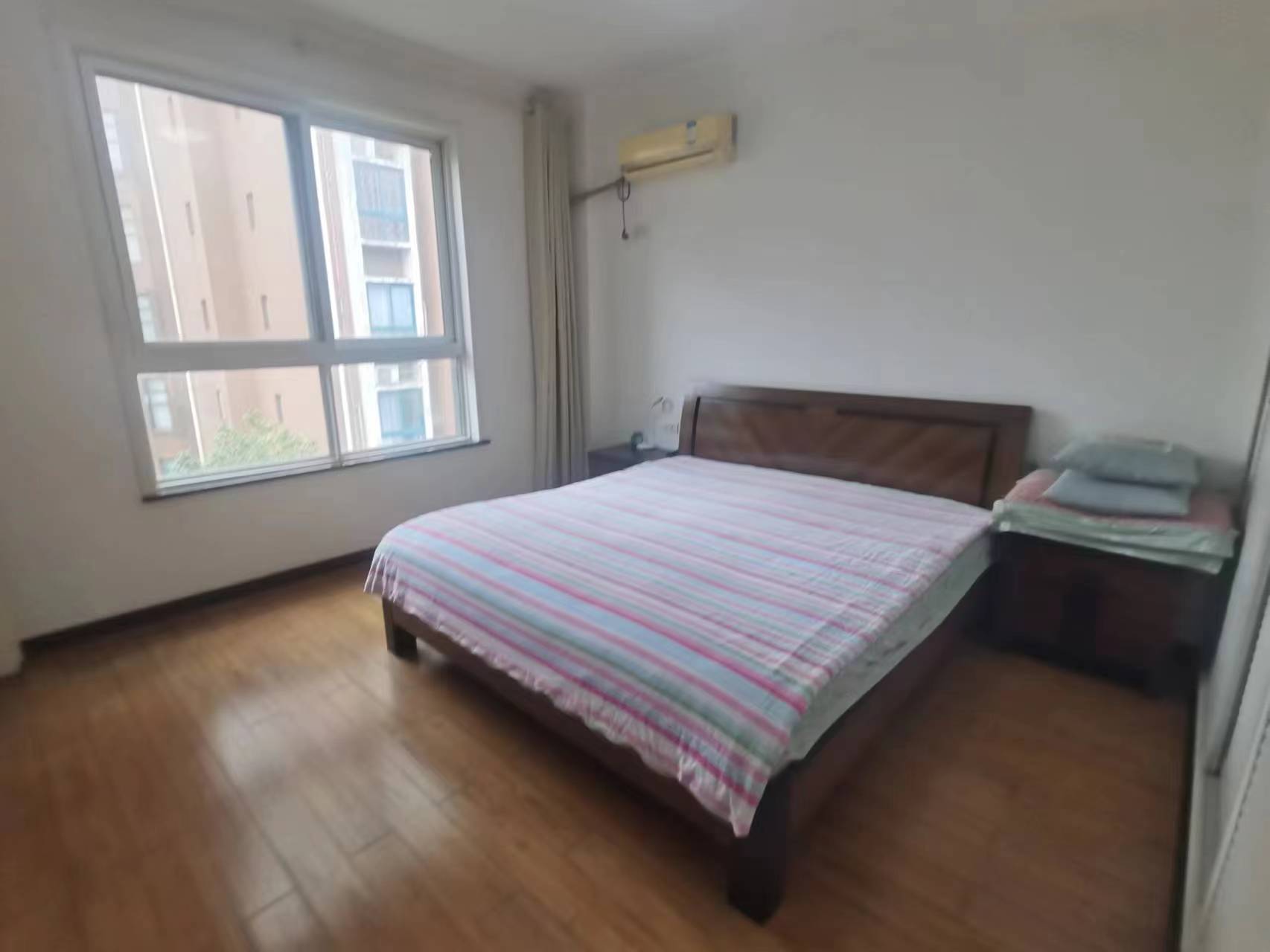 香岸华府精装大三房采光好保养好