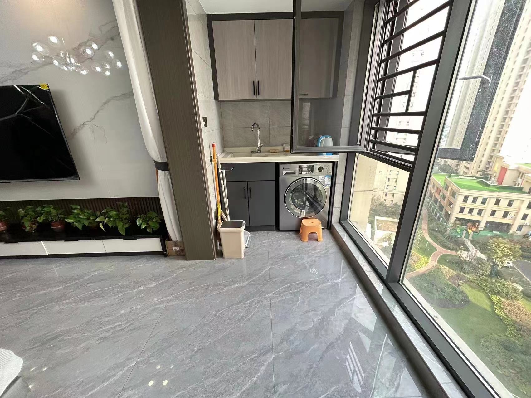 御湖世家全新装修带车位直接领包入住