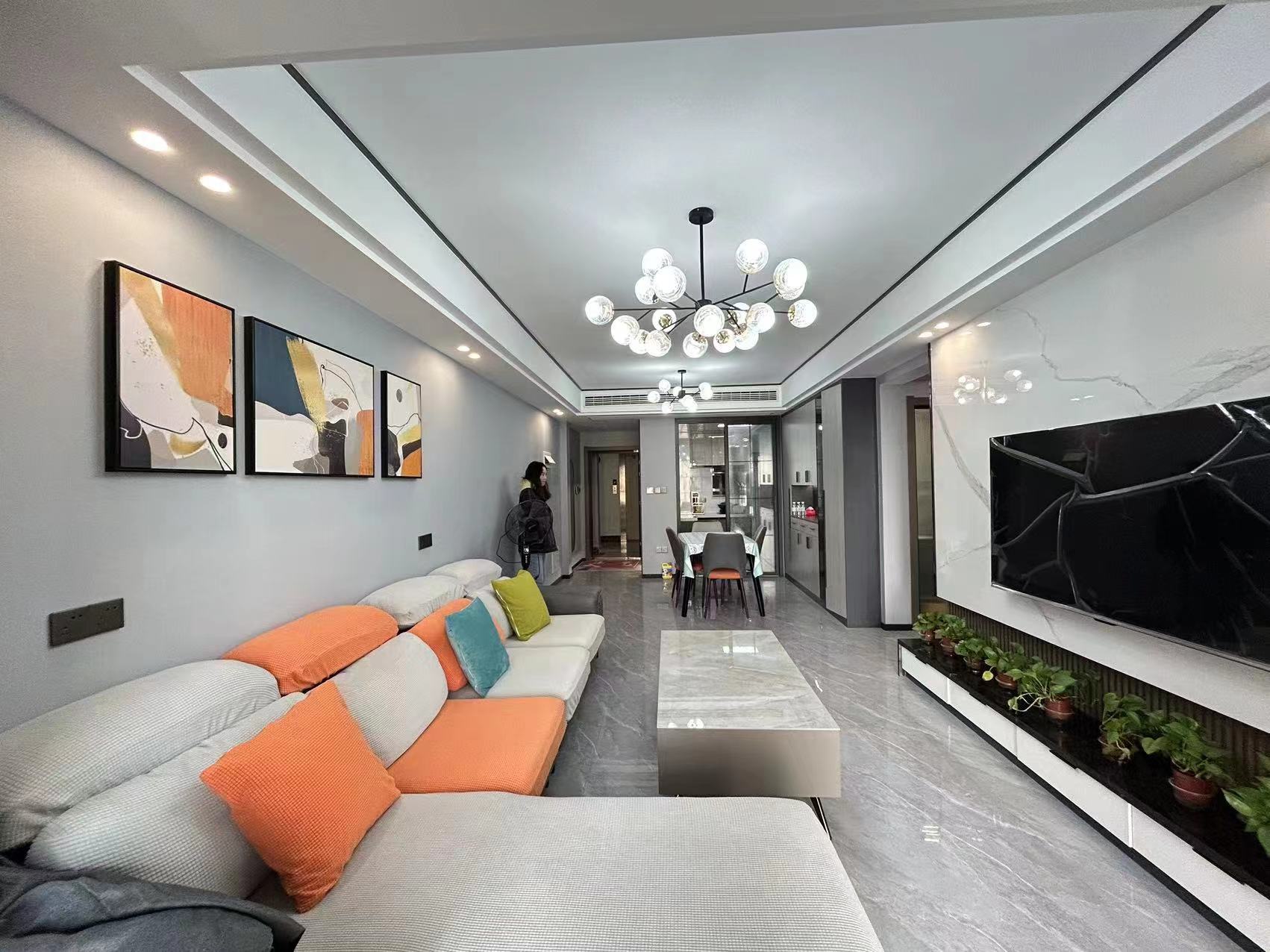 御湖世家全新装修带车位直接领包入住