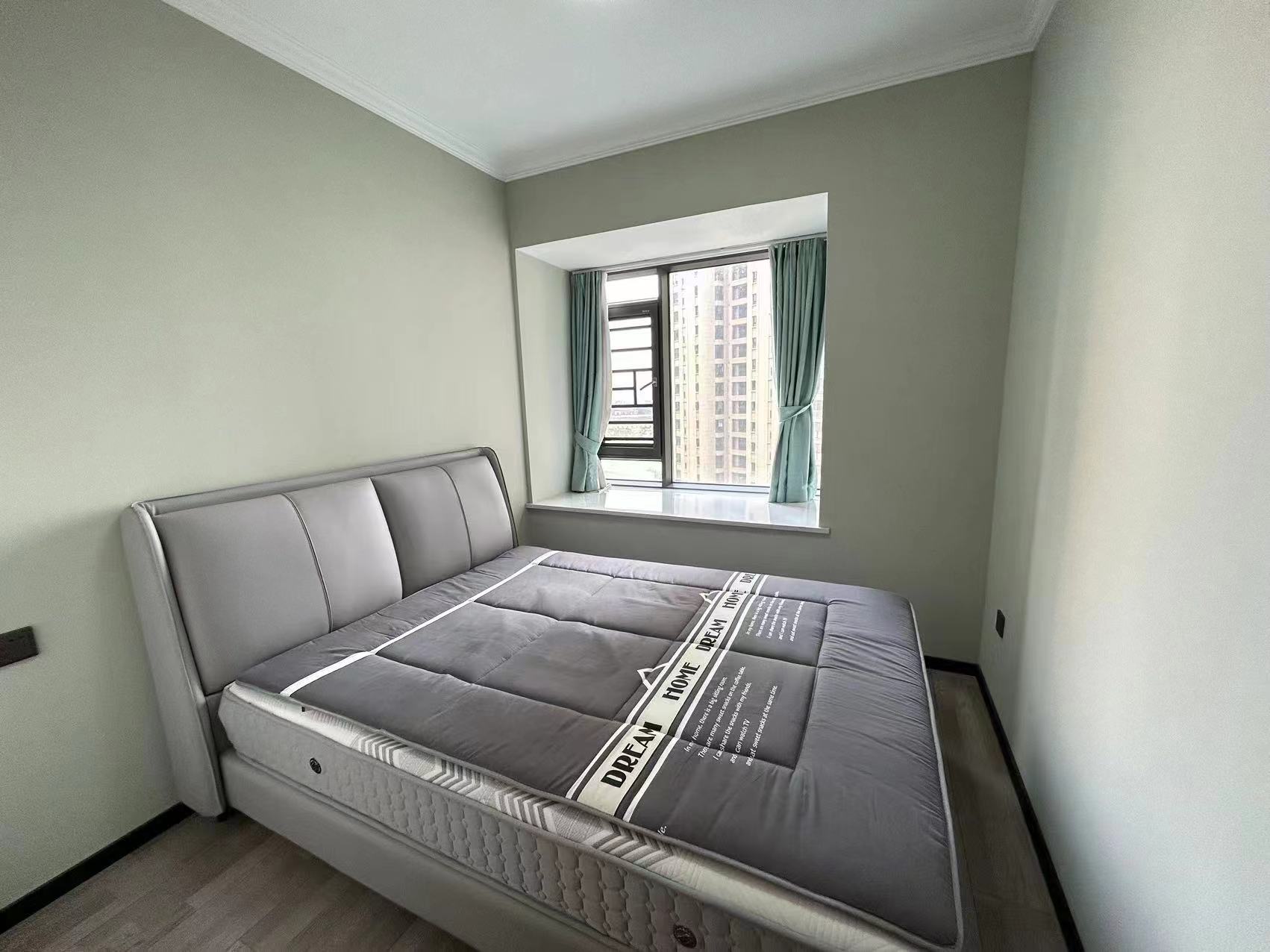 御湖世家全新装修带车位直接领包入住