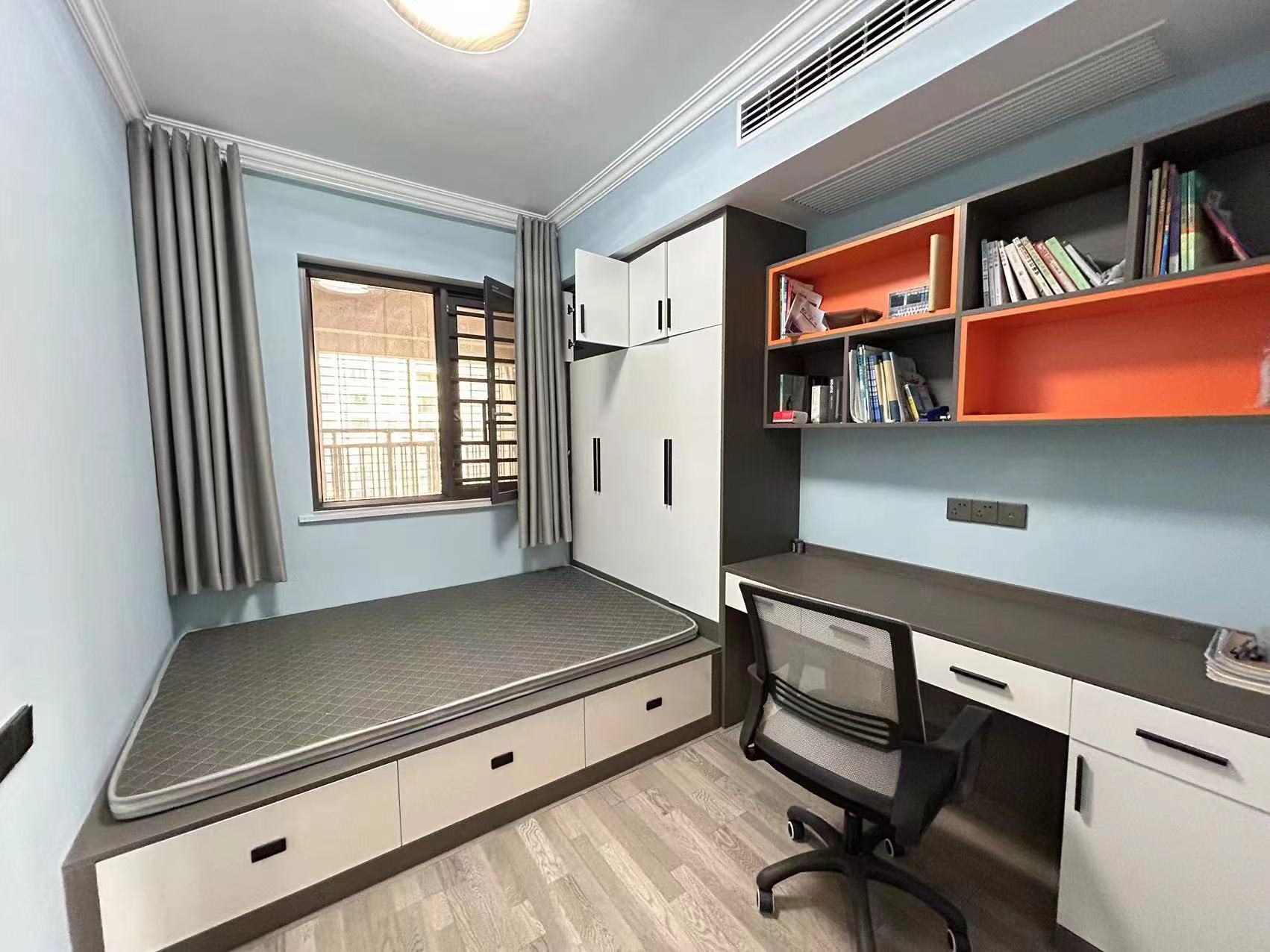 御湖世家全新装修带车位直接领包入住