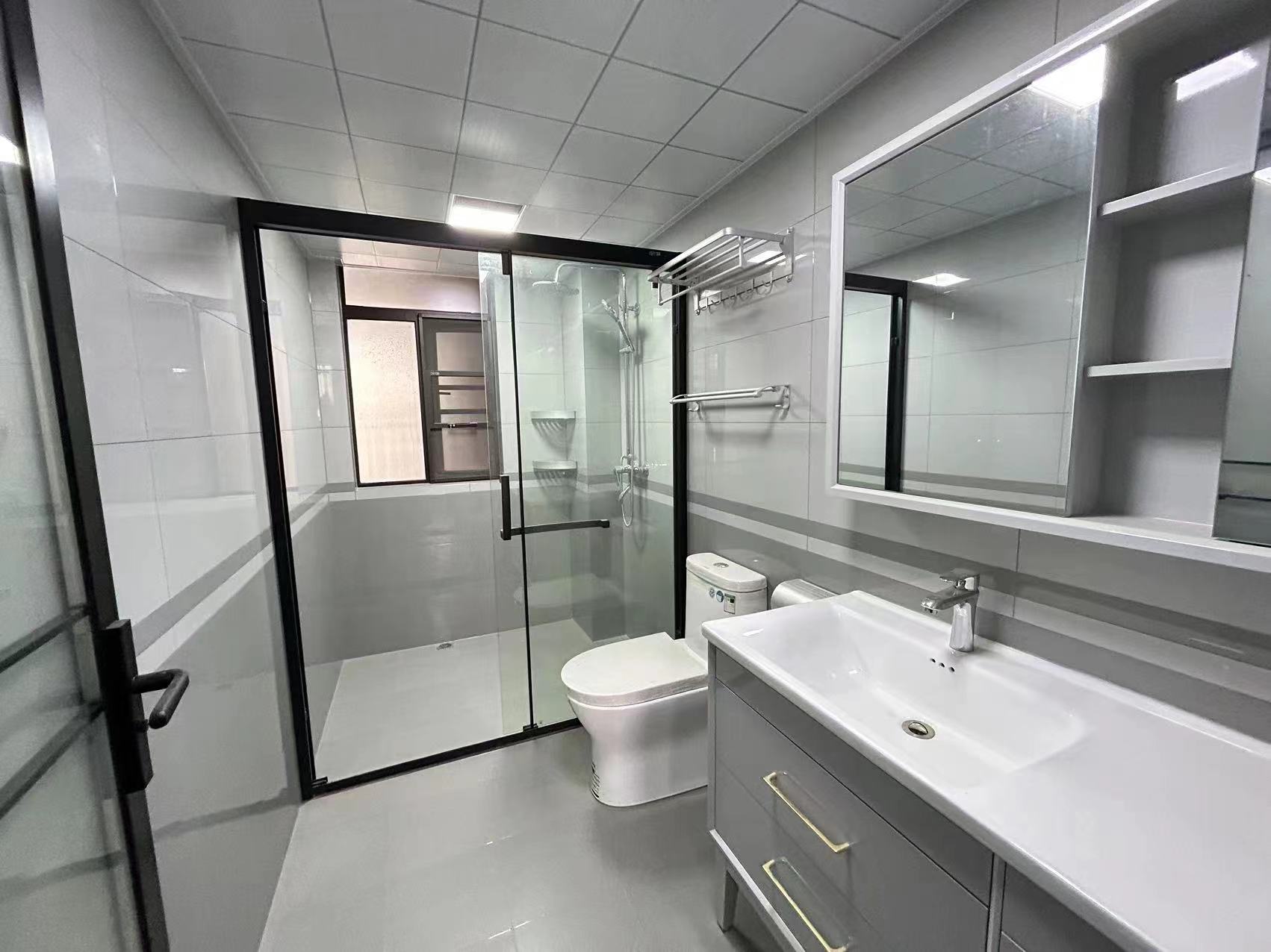 御湖世家全新装修带车位直接领包入住