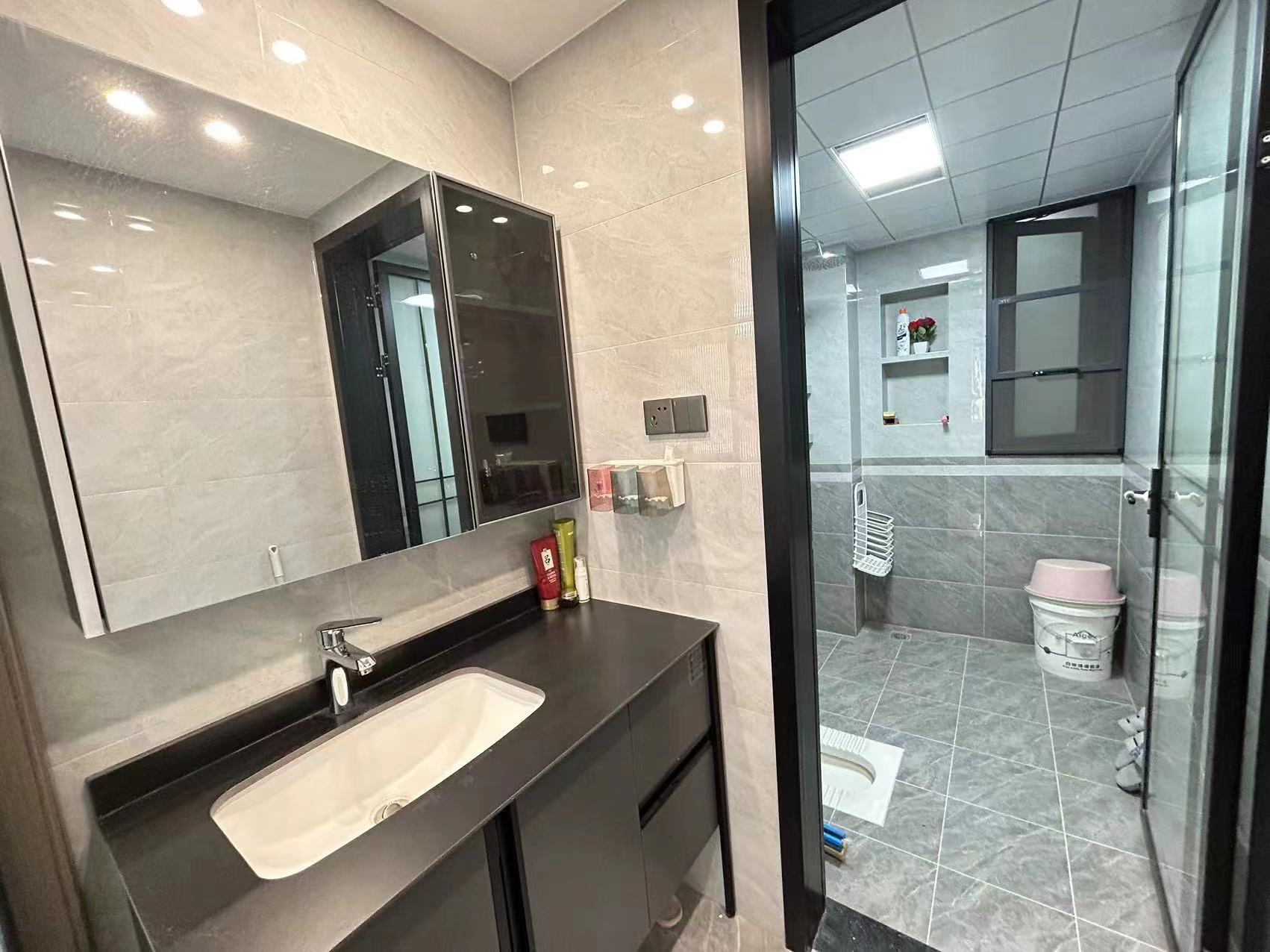 御湖世家全新装修带车位直接领包入住