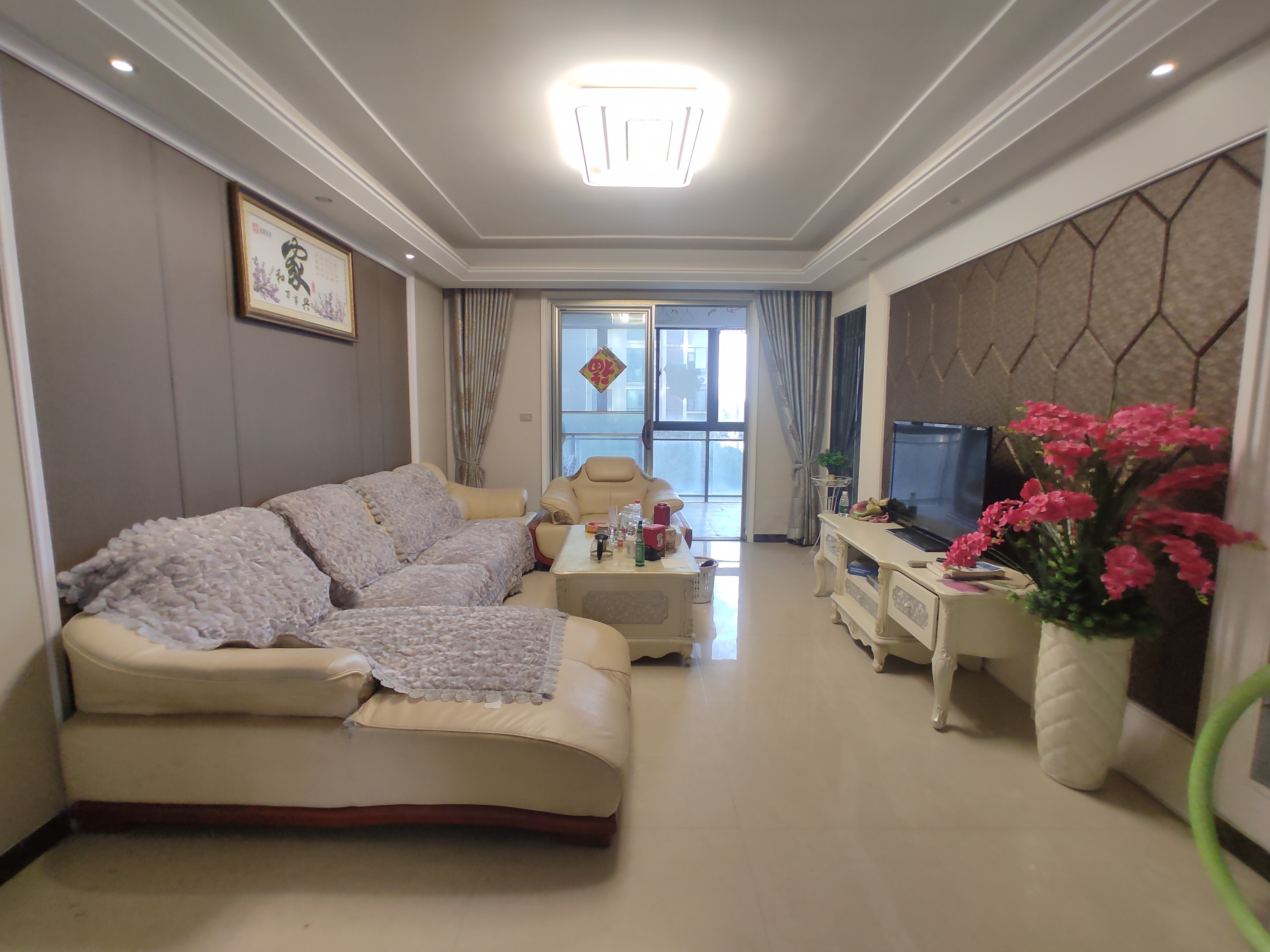 中央华府.精装三房.带露台.证件满二.看房方便