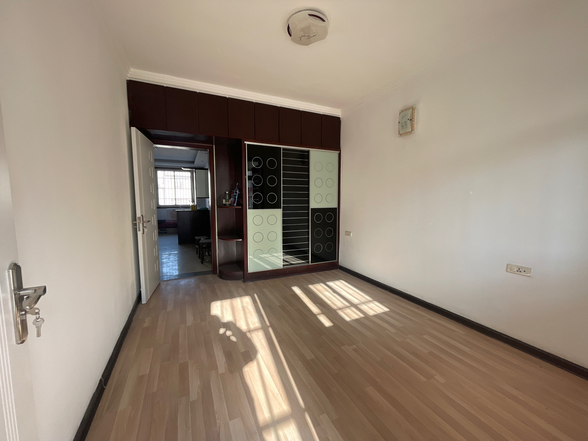 大新路笑雪对面采光好，装修保养好