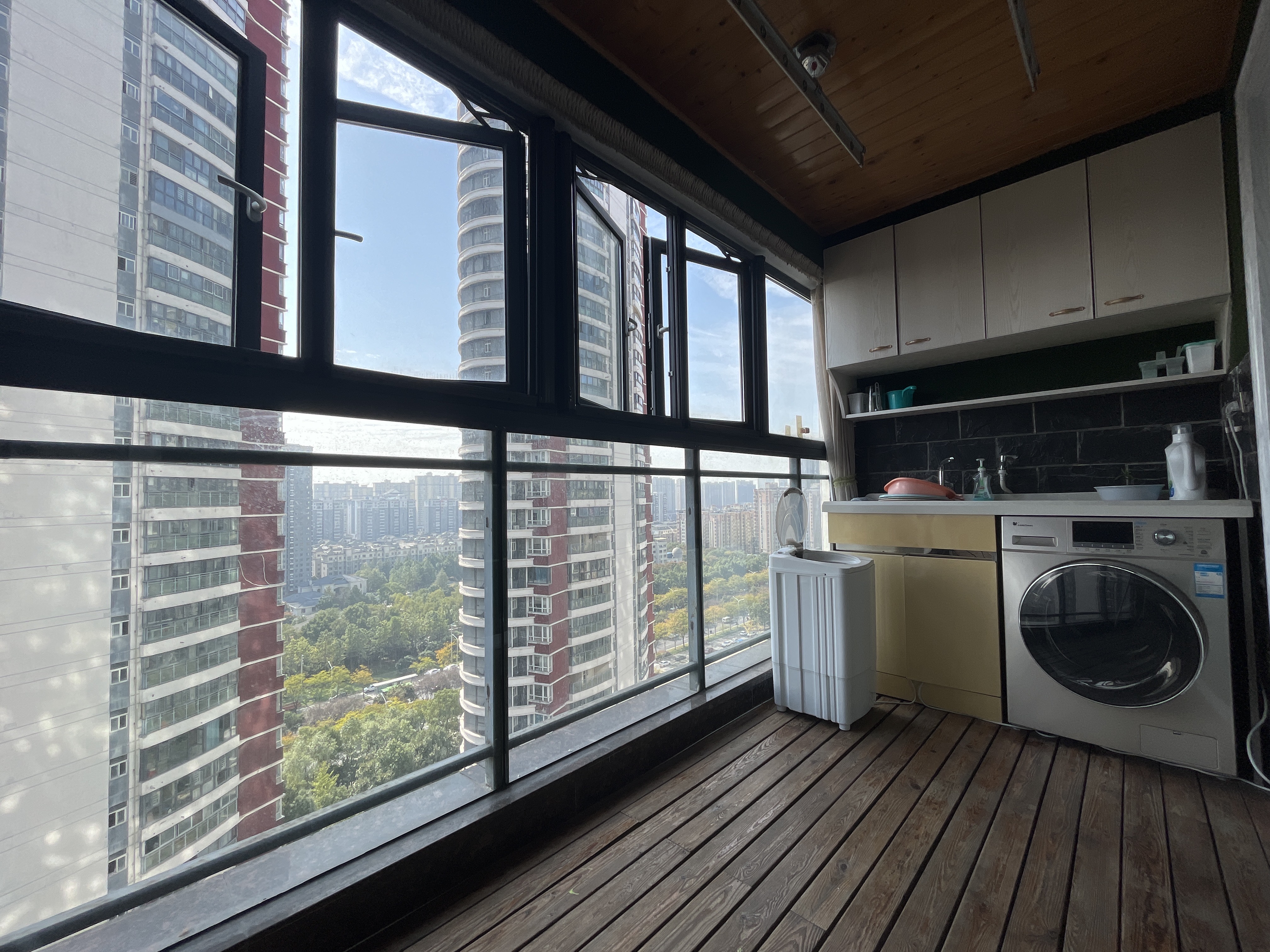 福星城中间楼层带地暖中央空调带车位看房方便