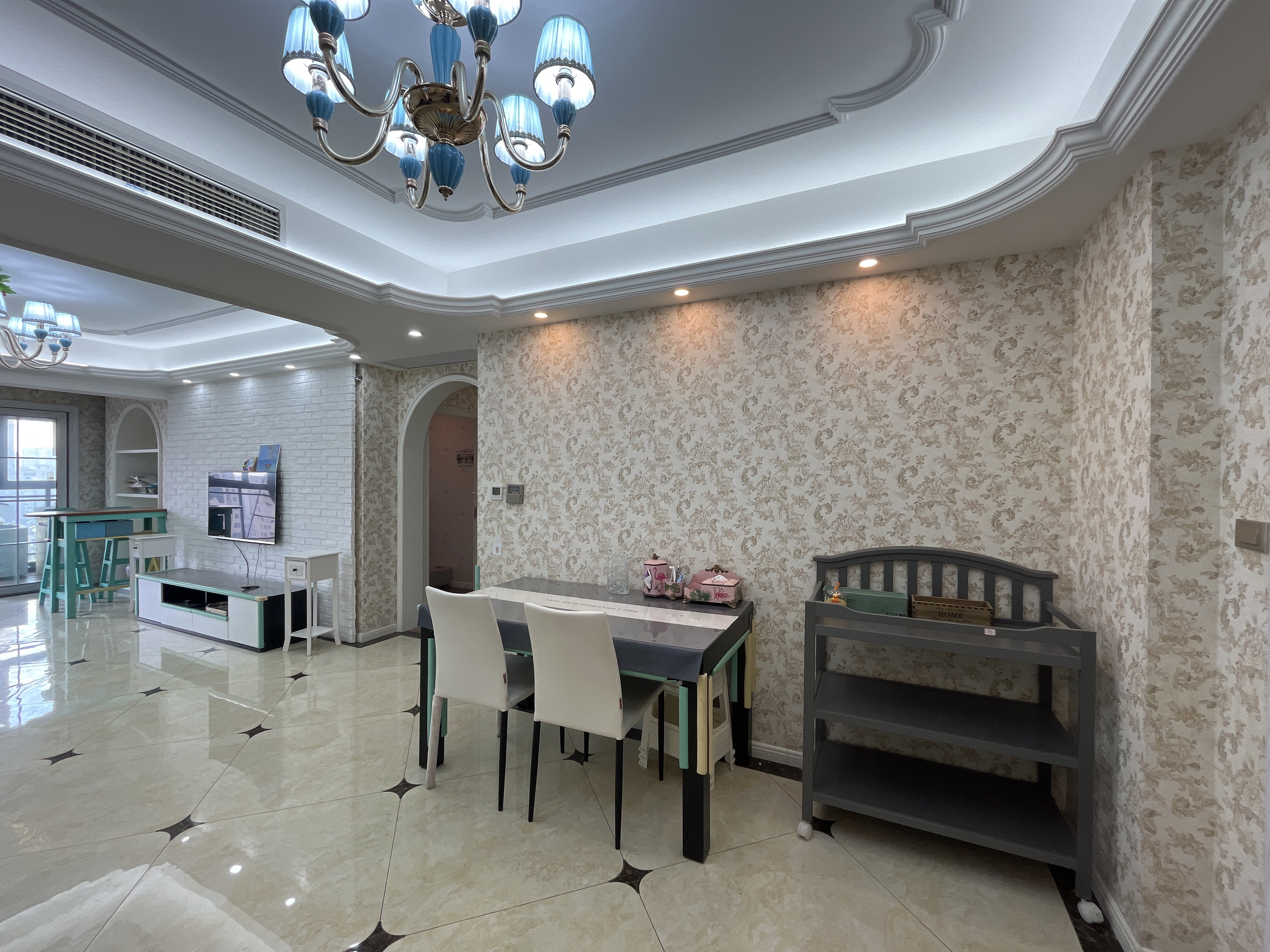 福星城中间楼层带地暖中央空调带车位看房方便