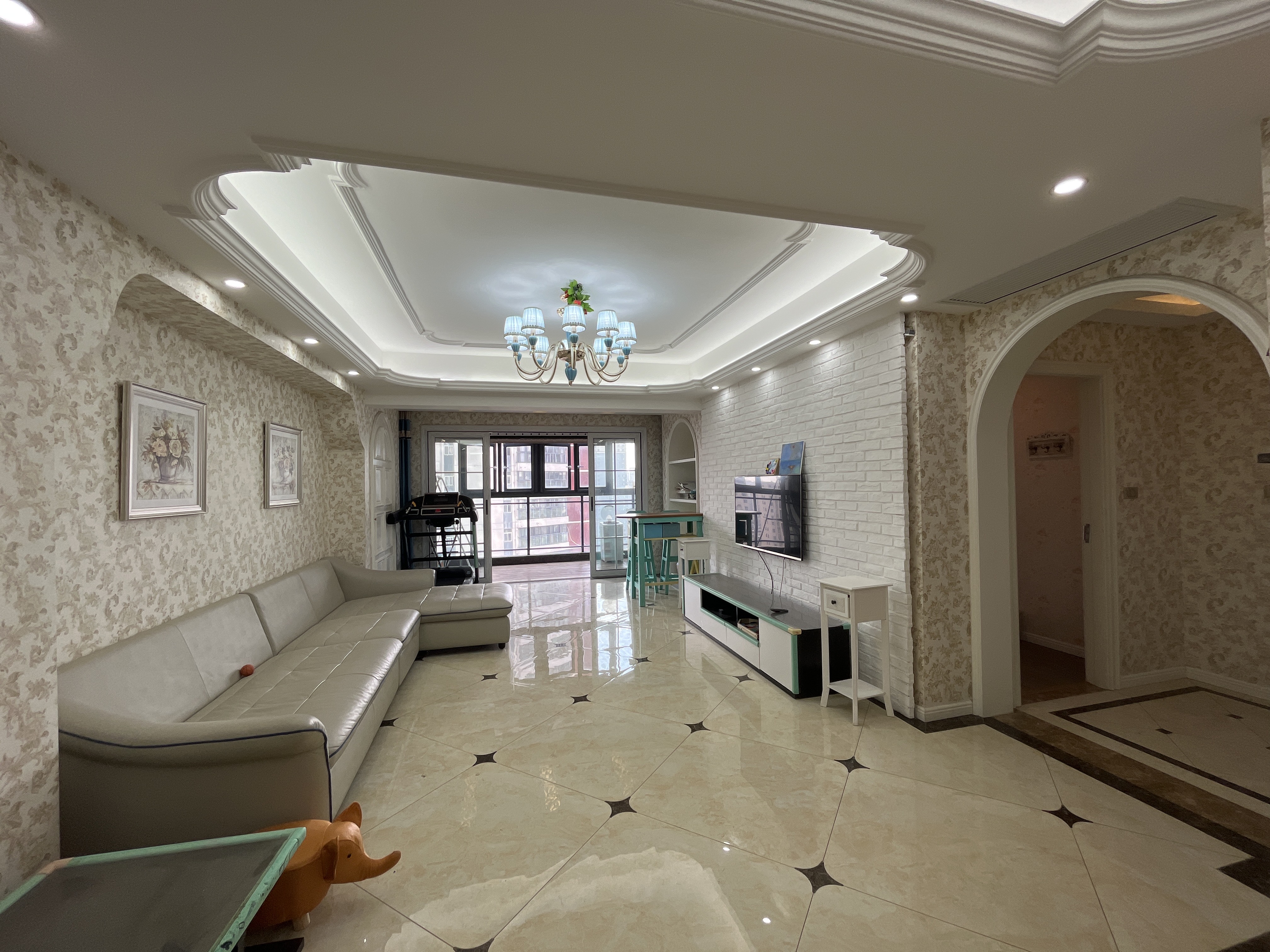 福星城中间楼层带地暖中央空调带车位看房方便