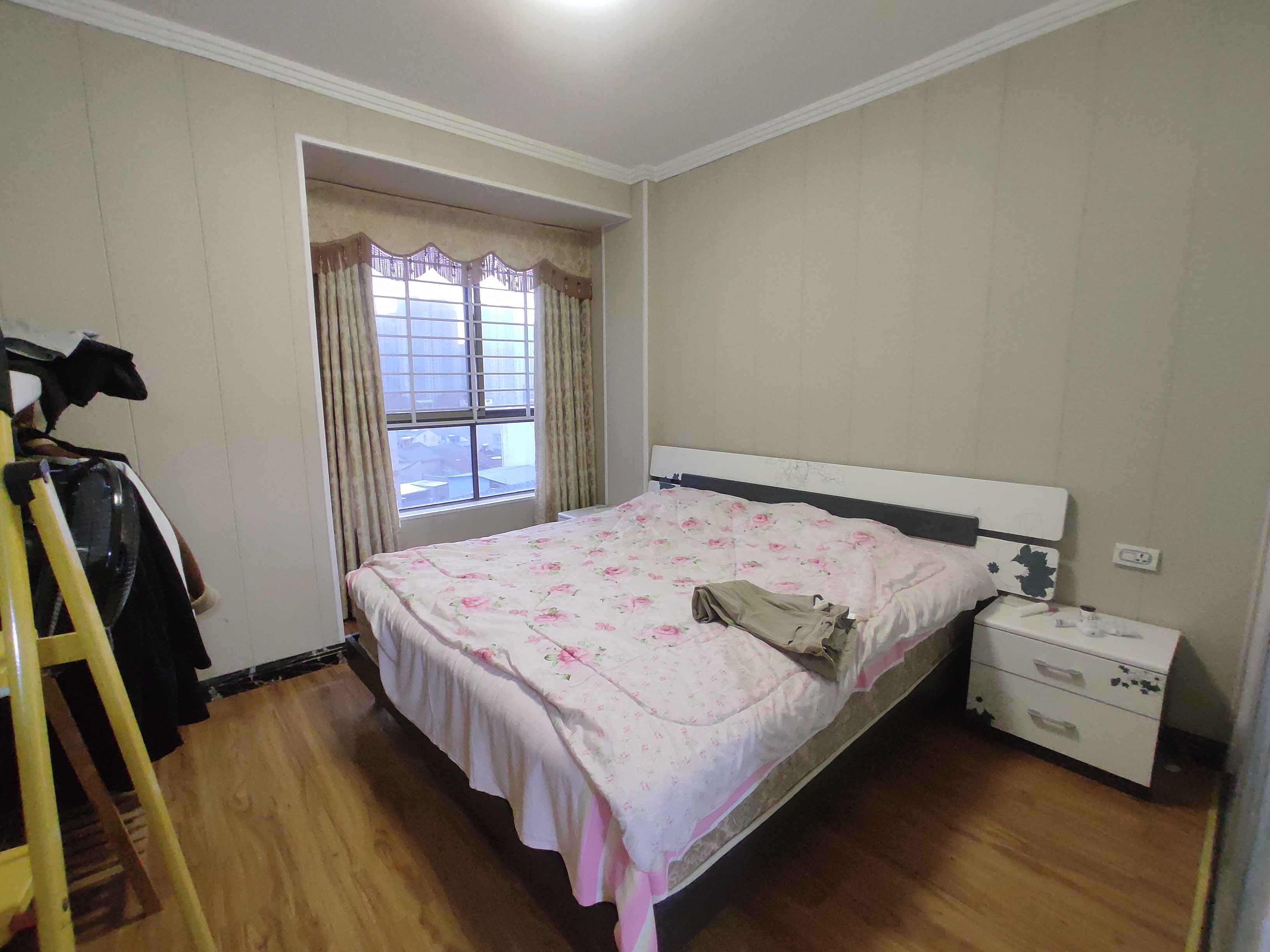 金诚花园.精装三房.房子成色新.房子是电梯小高层