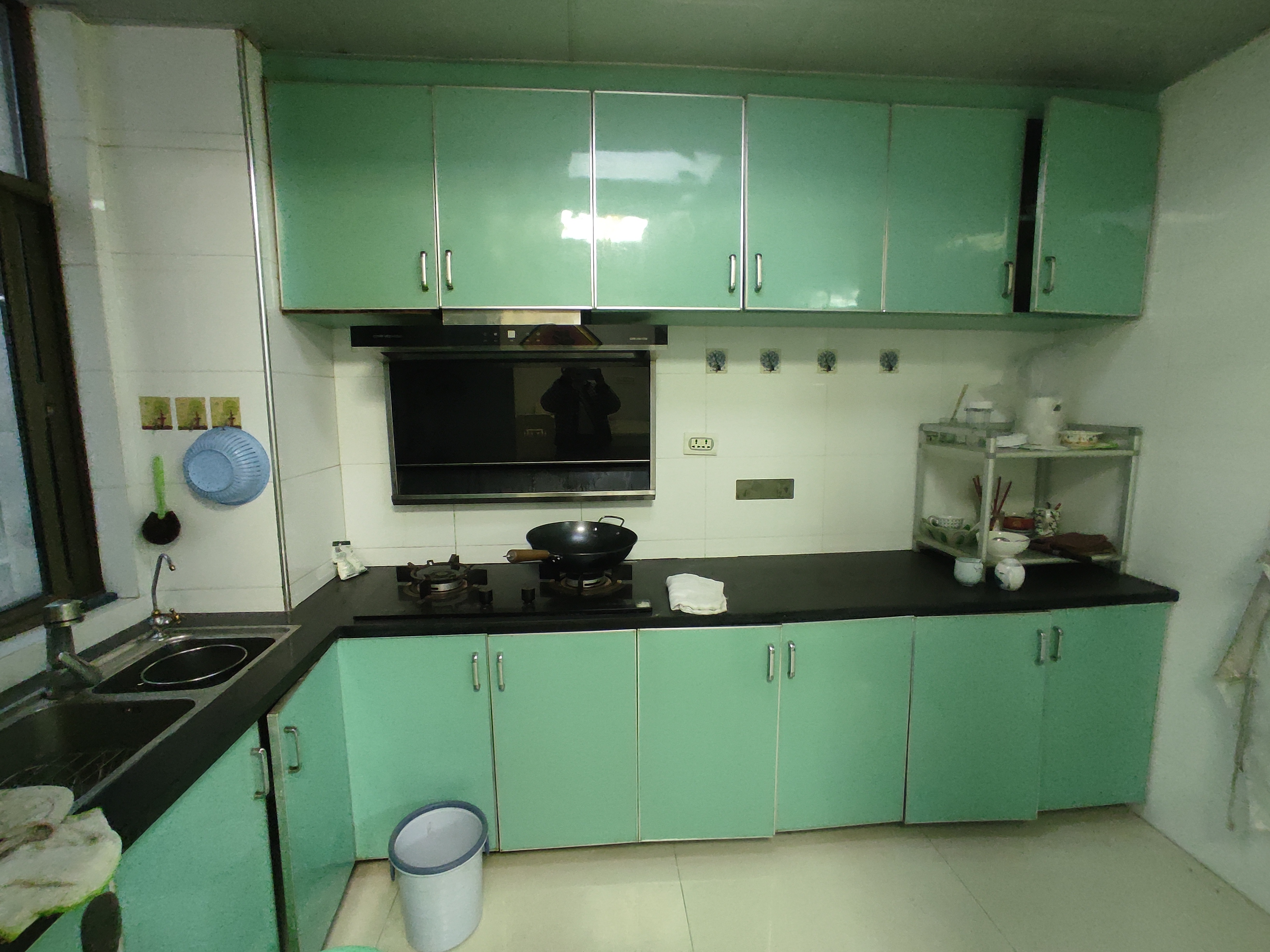 金诚花园.精装三房.房子成色新.房子是电梯小高层