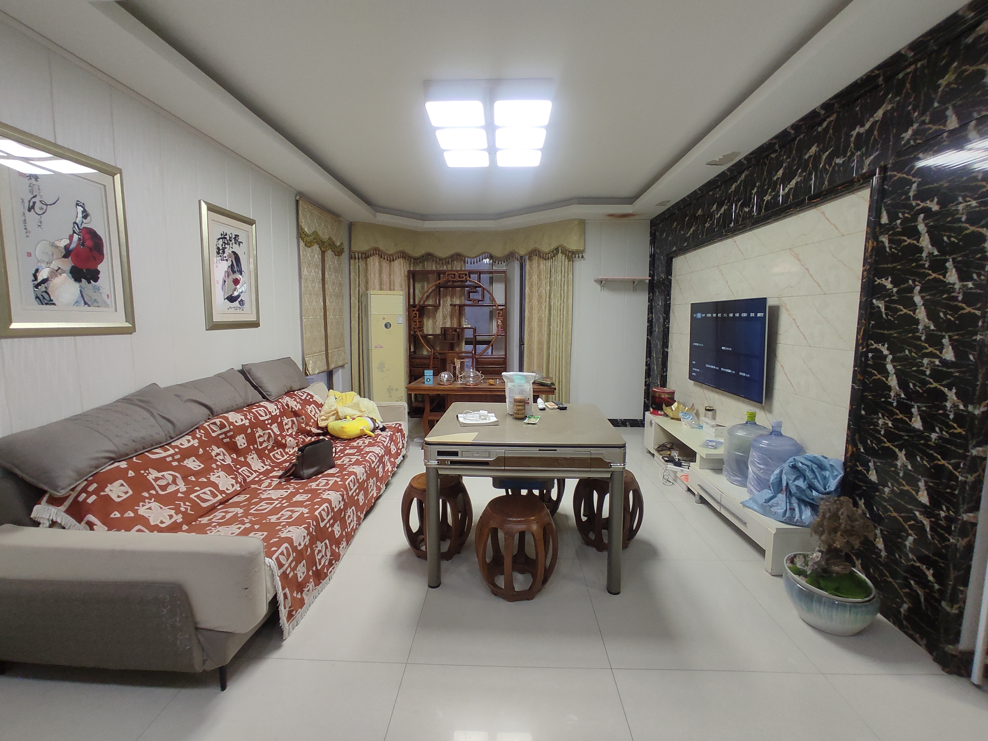 金诚花园.精装三房.房子成色新.房子是电梯小高层