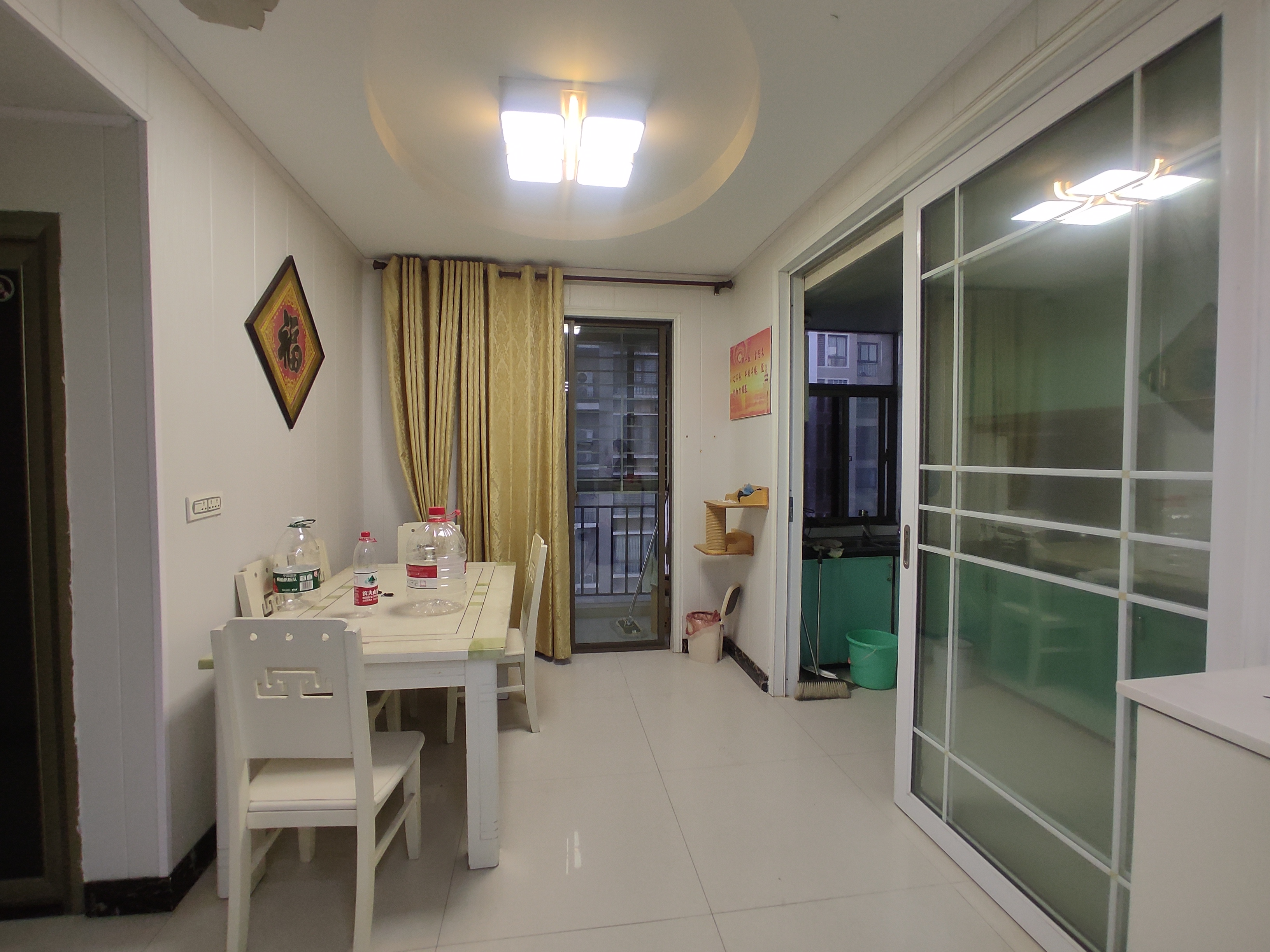 金诚花园.精装三房.房子成色新.房子是电梯小高层