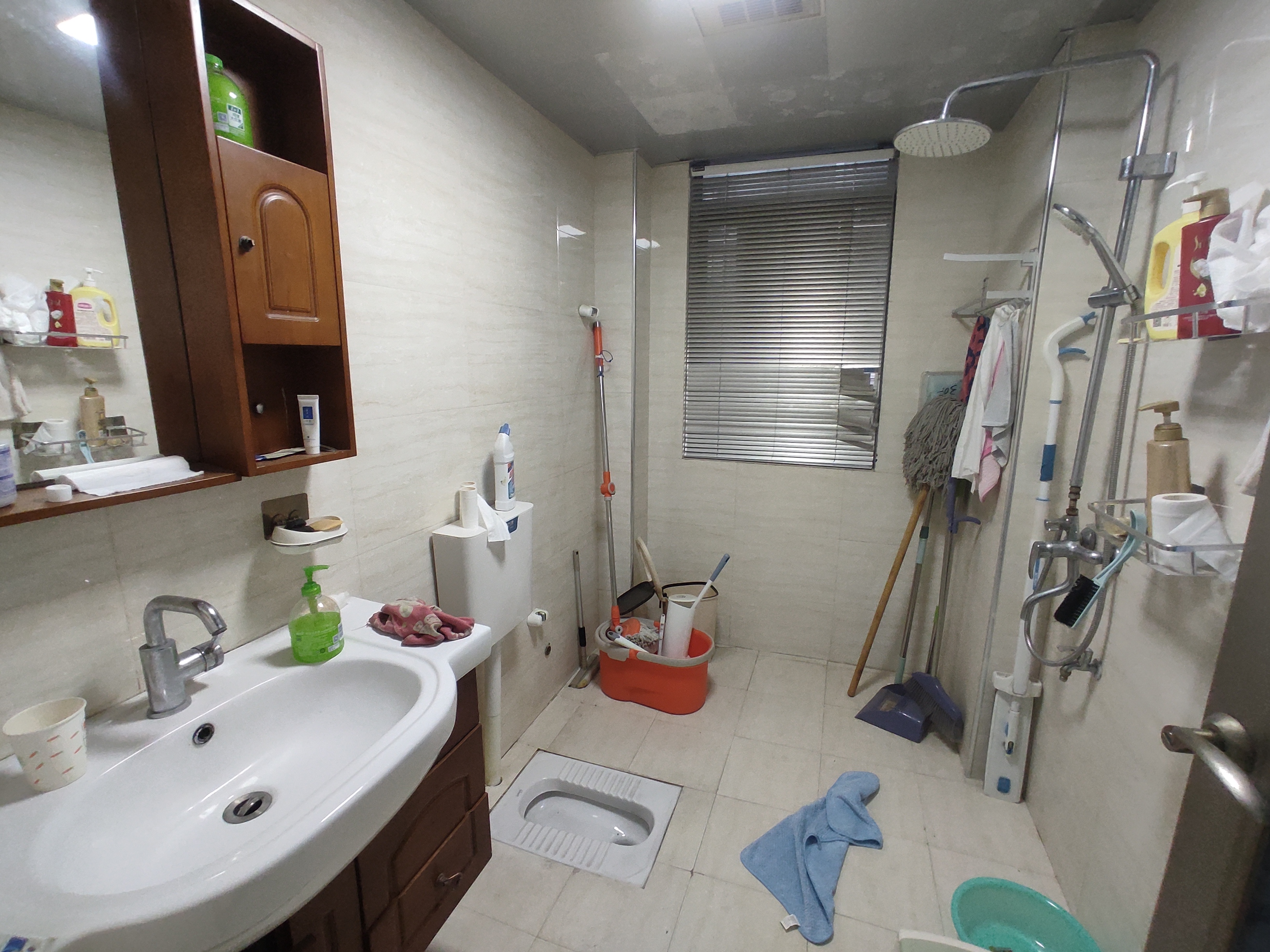 金诚花园.精装三房.房子成色新.房子是电梯小高层