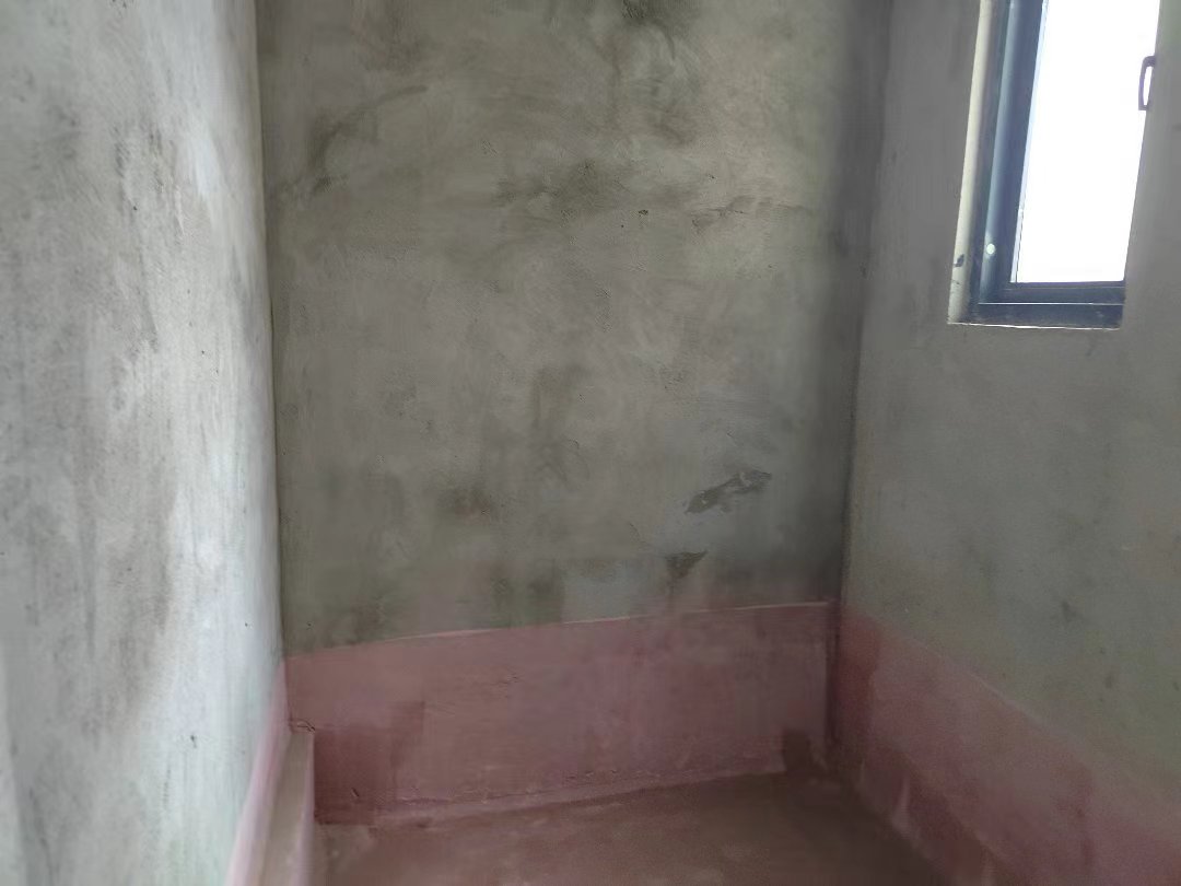 满庭春.毛坯三房送路户花园.中间楼层边户.证件满二.看房方便