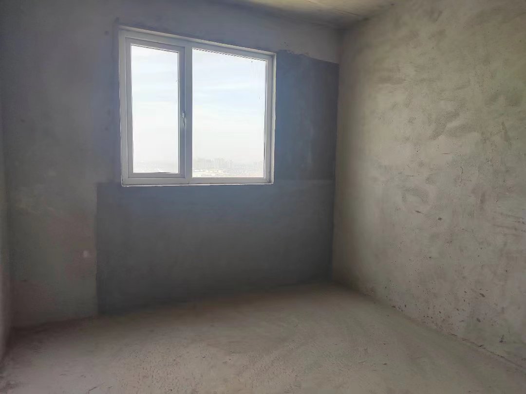 满庭春.毛坯三房送路户花园.中间楼层边户.证件满二.看房方便