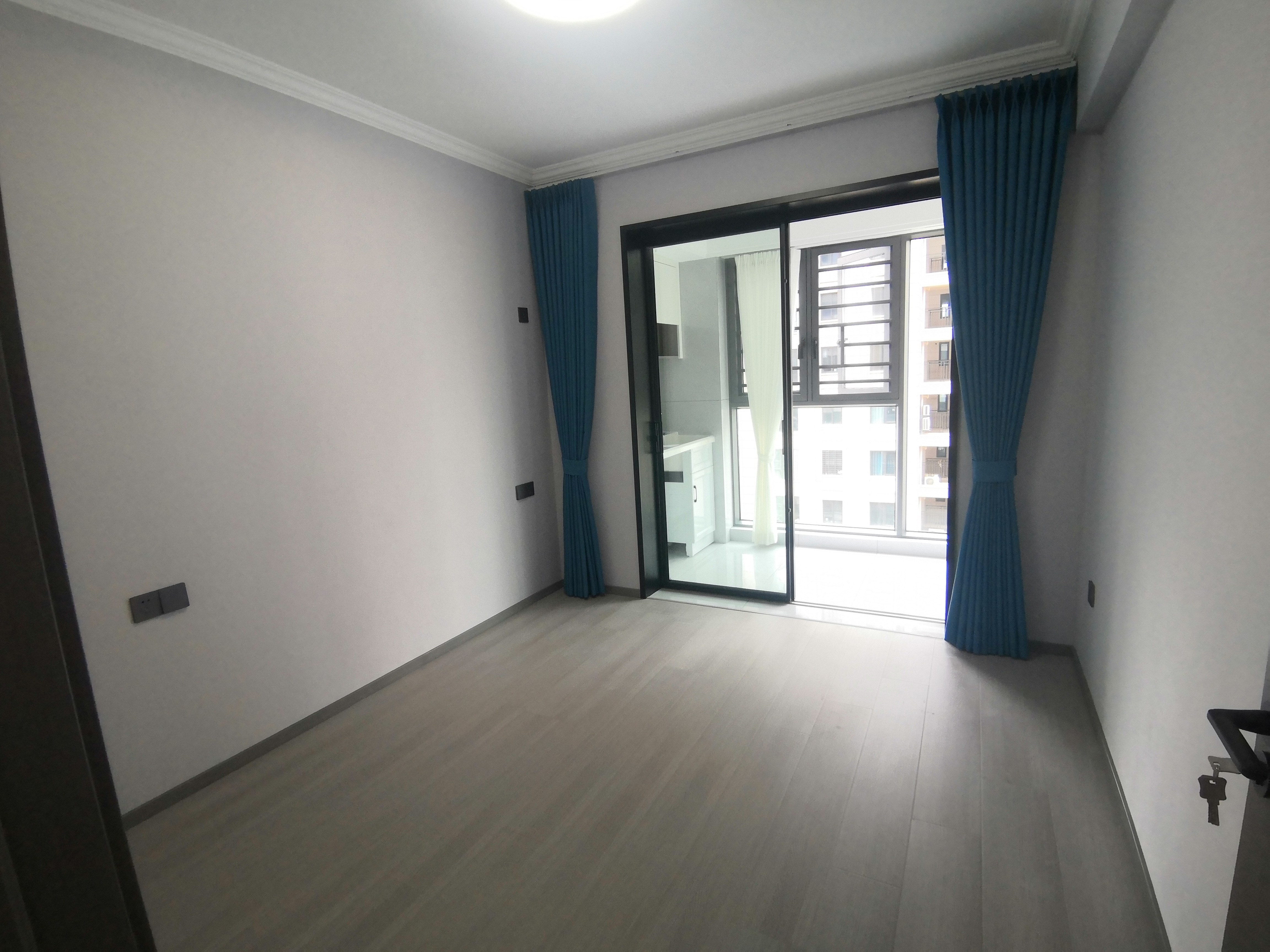 城西大盘祥生观澜府仙桃笑雪旁边四室两厅两卫亏本出售价格瞎好低看房方便