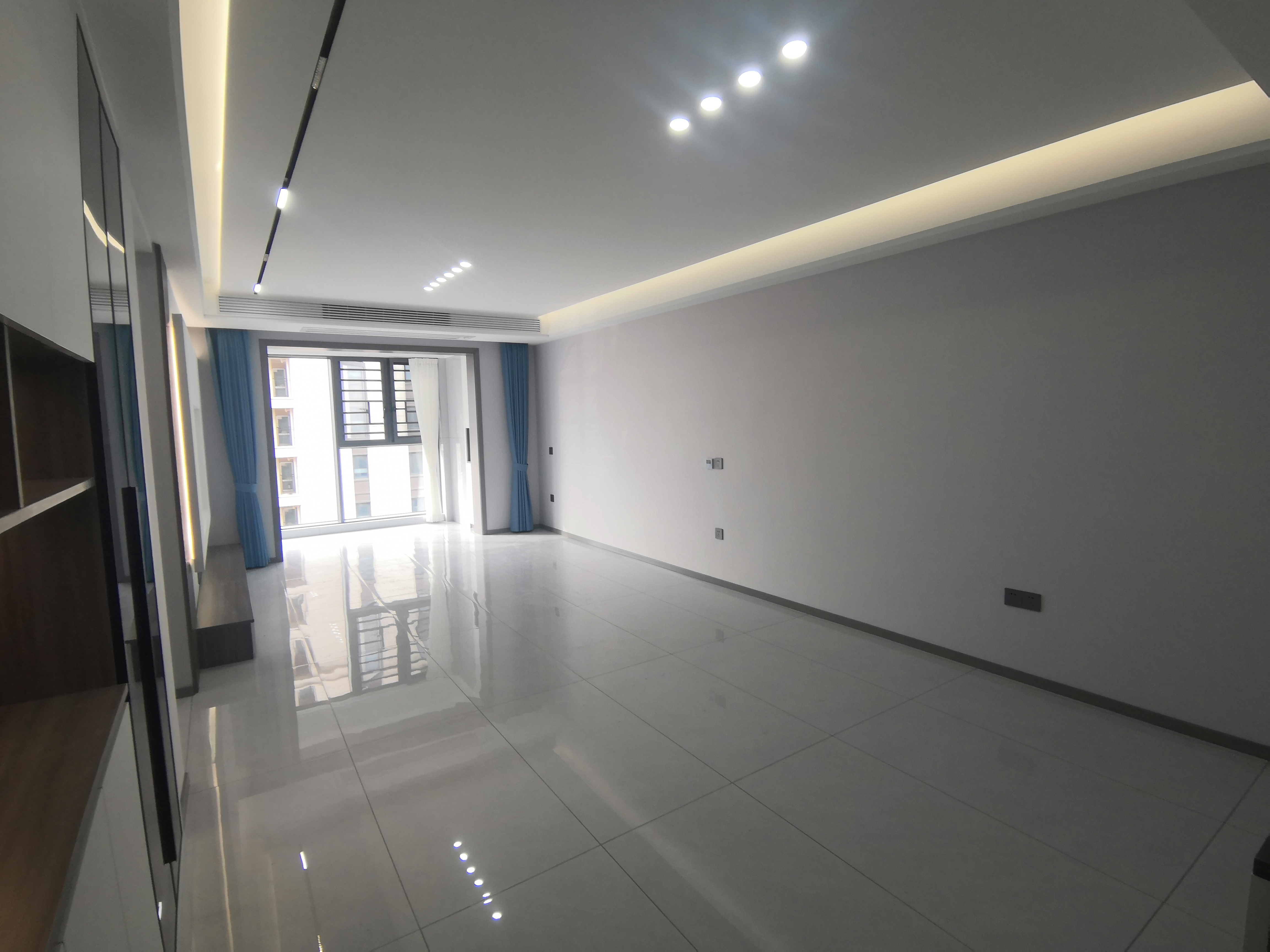 城西大盘祥生观澜府仙桃笑雪旁边四室两厅两卫亏本出售价格瞎好低看房方便