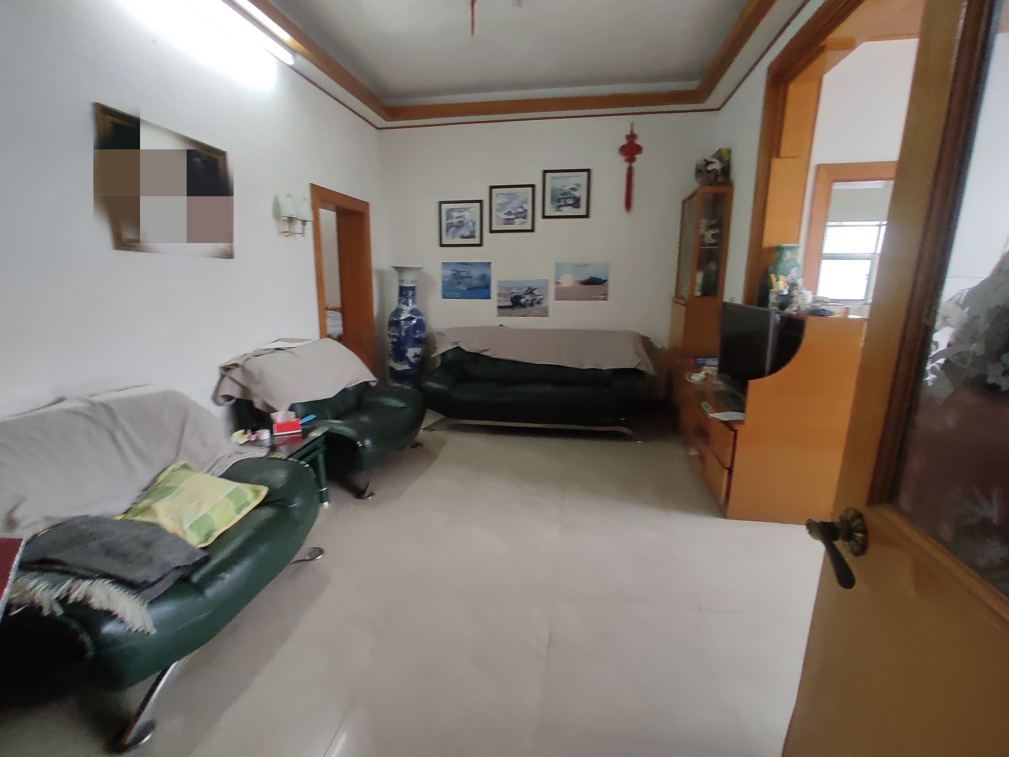 老工商宿舍.精装三房.房子成色新.证件满二.小区有出场厂好停车