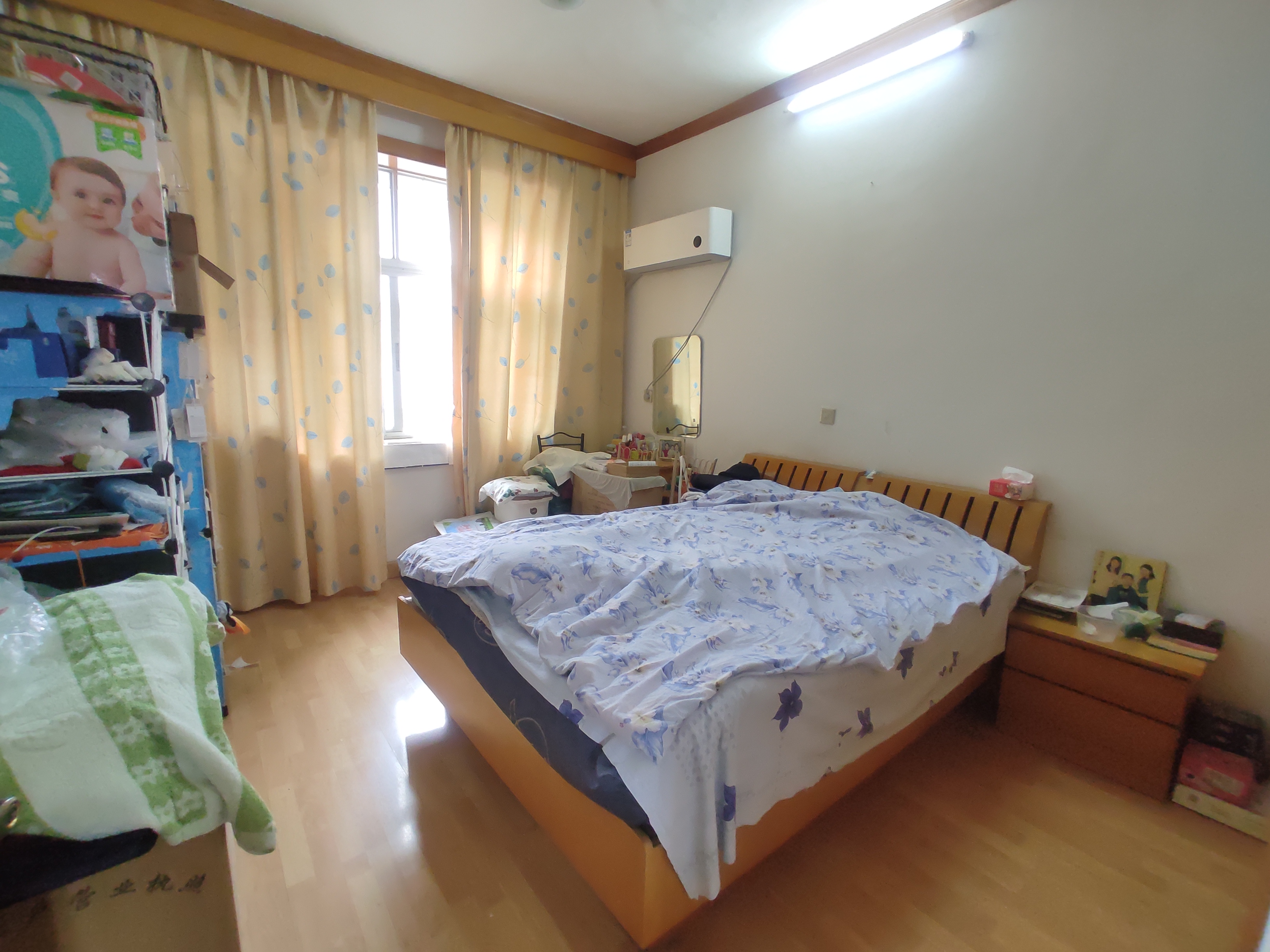 老工商宿舍.精装三房.房子成色新.证件满二.小区有出场厂好停车