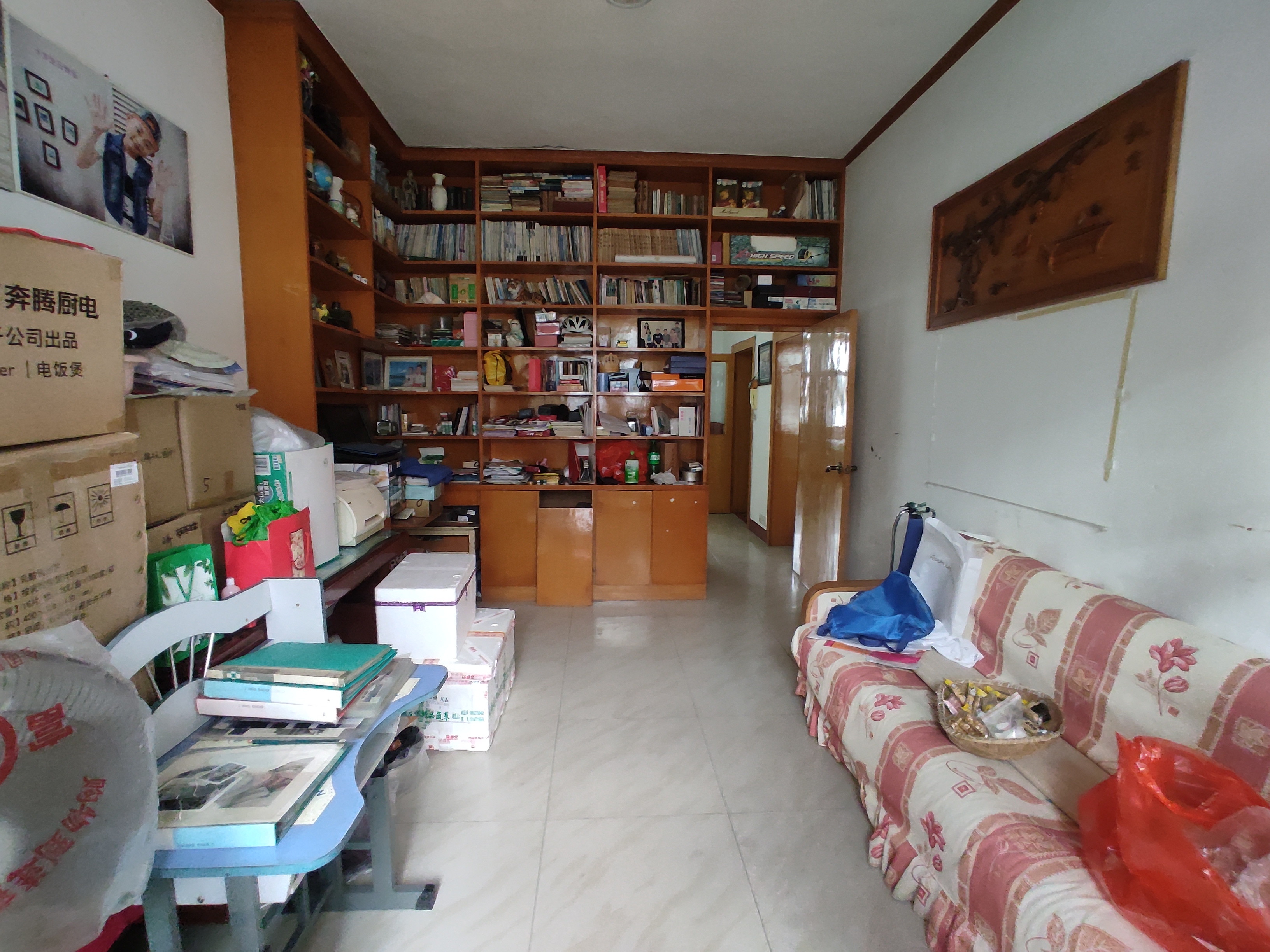 老工商宿舍.精装三房.房子成色新.证件满二.小区有出场厂好停车