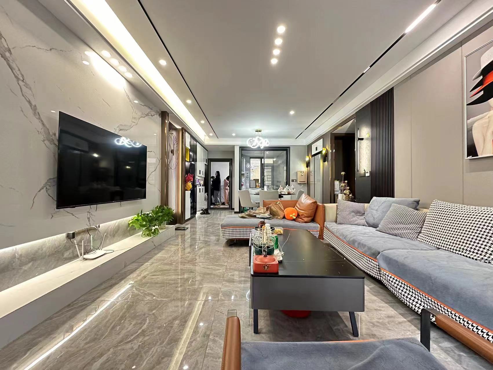 新城一号四期装修新中间楼层看房约