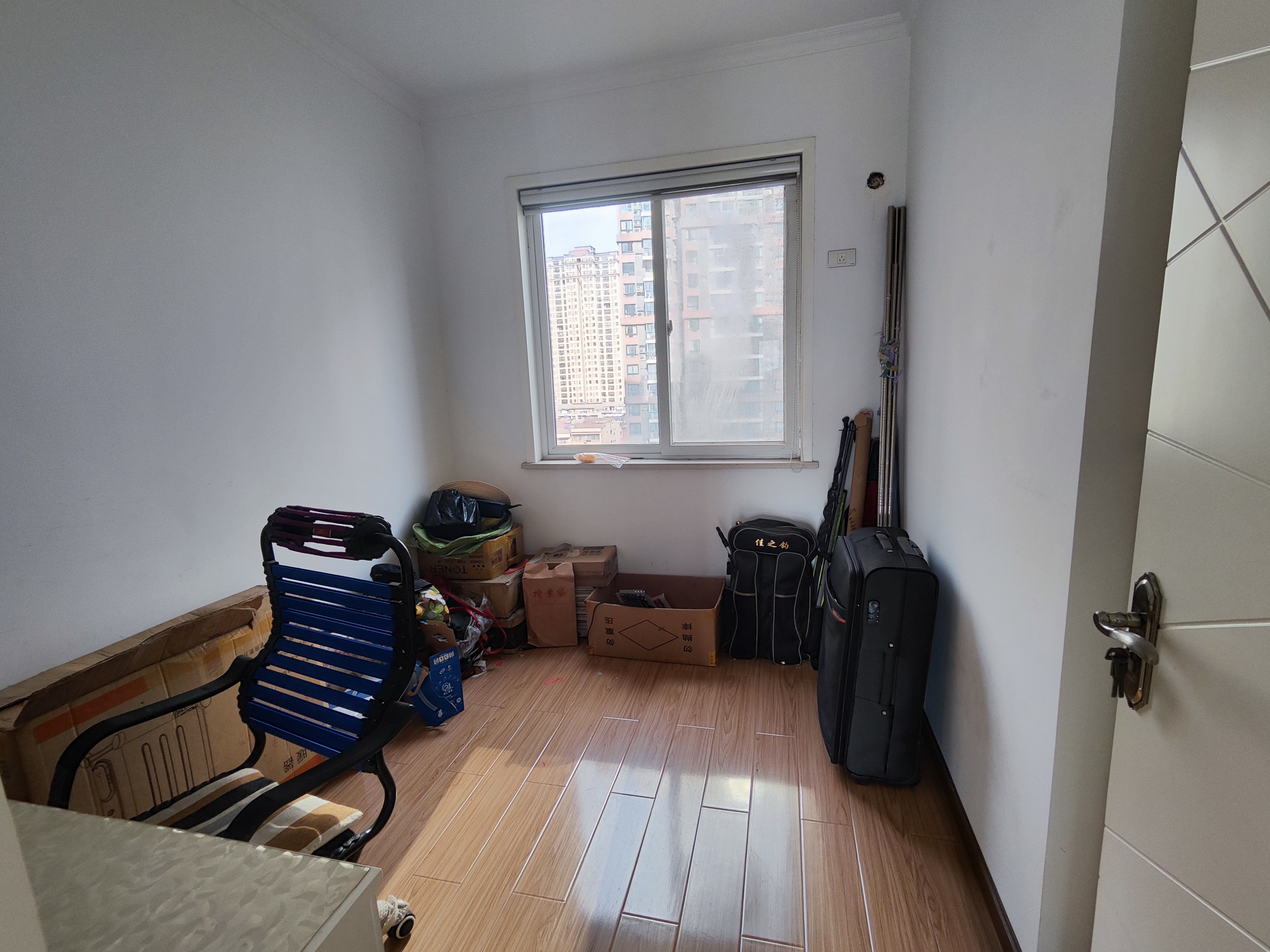 漫城林语.精装三房.房子成色新.看房方便