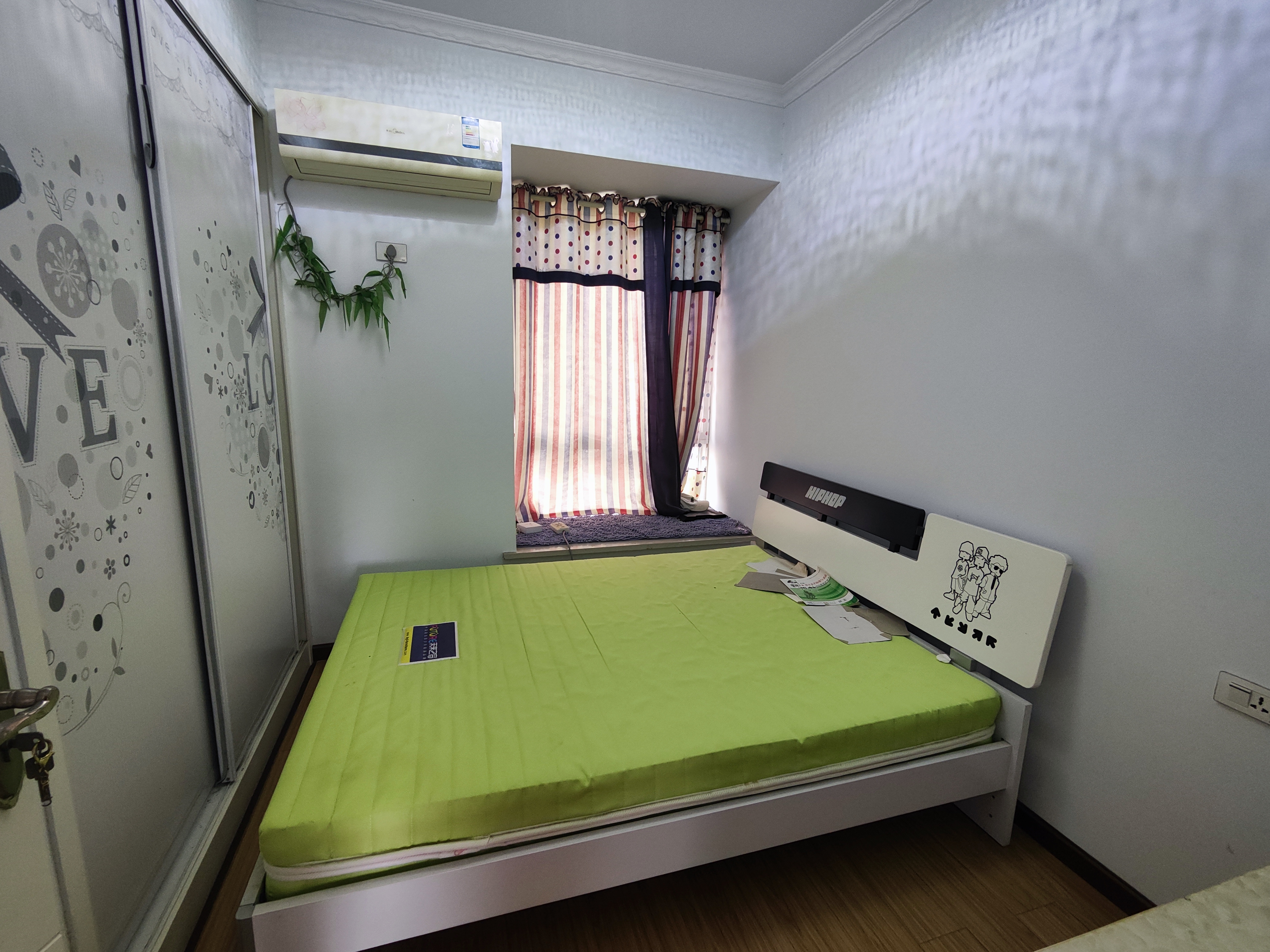 漫城林语.精装三房.房子成色新.看房方便