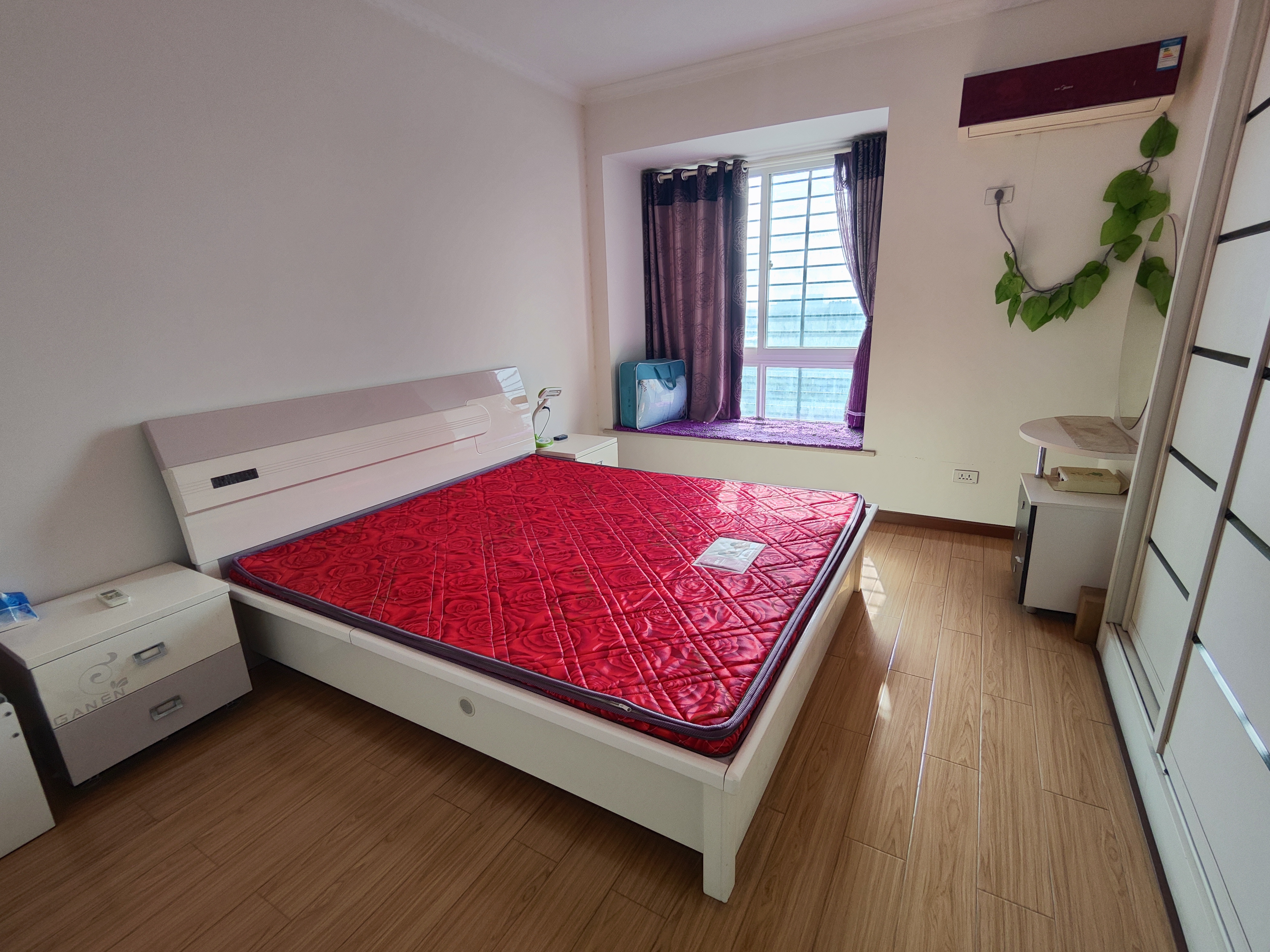 漫城林语.精装三房.房子成色新.看房方便