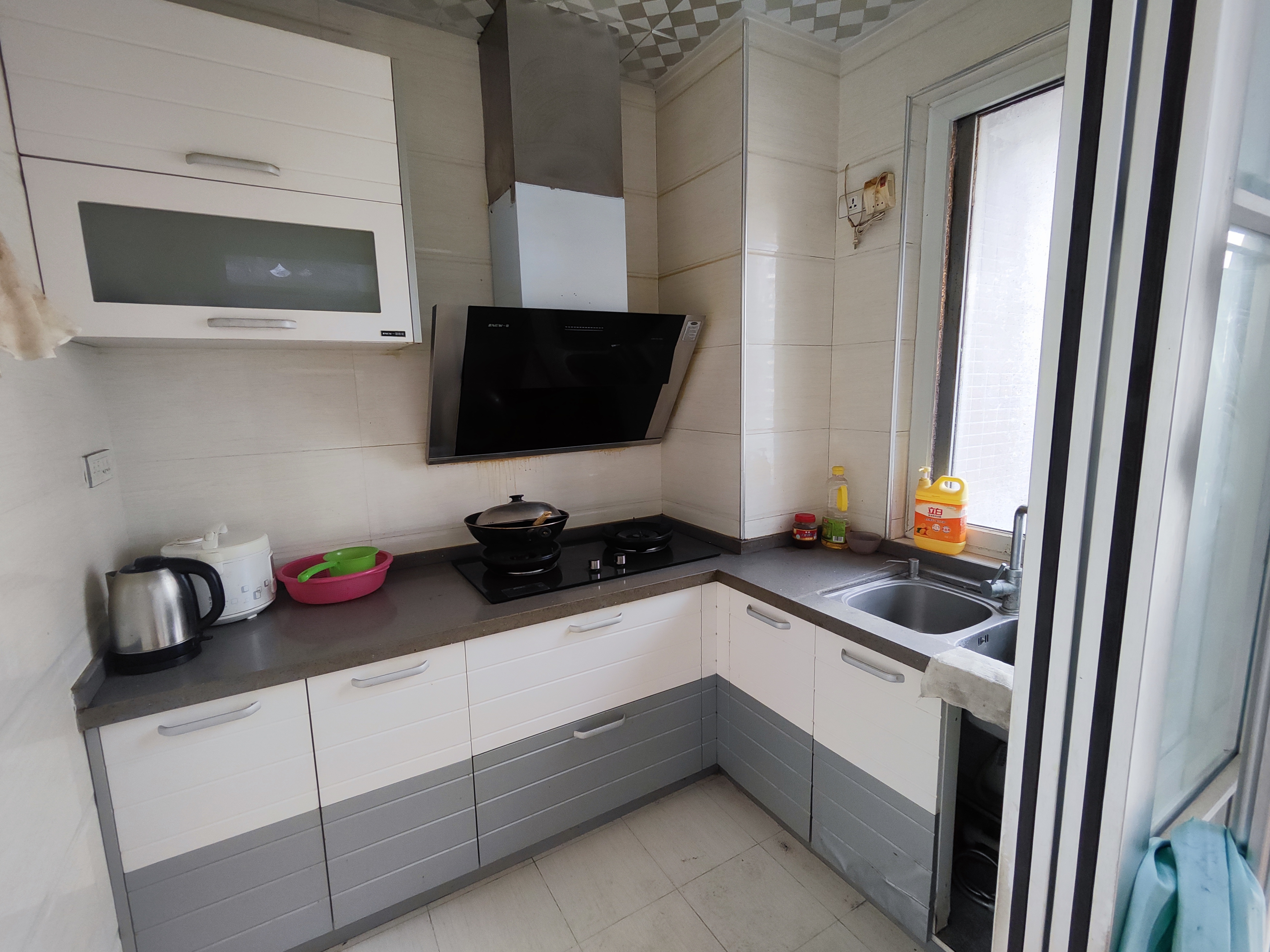 漫城林语.精装三房.房子成色新.看房方便