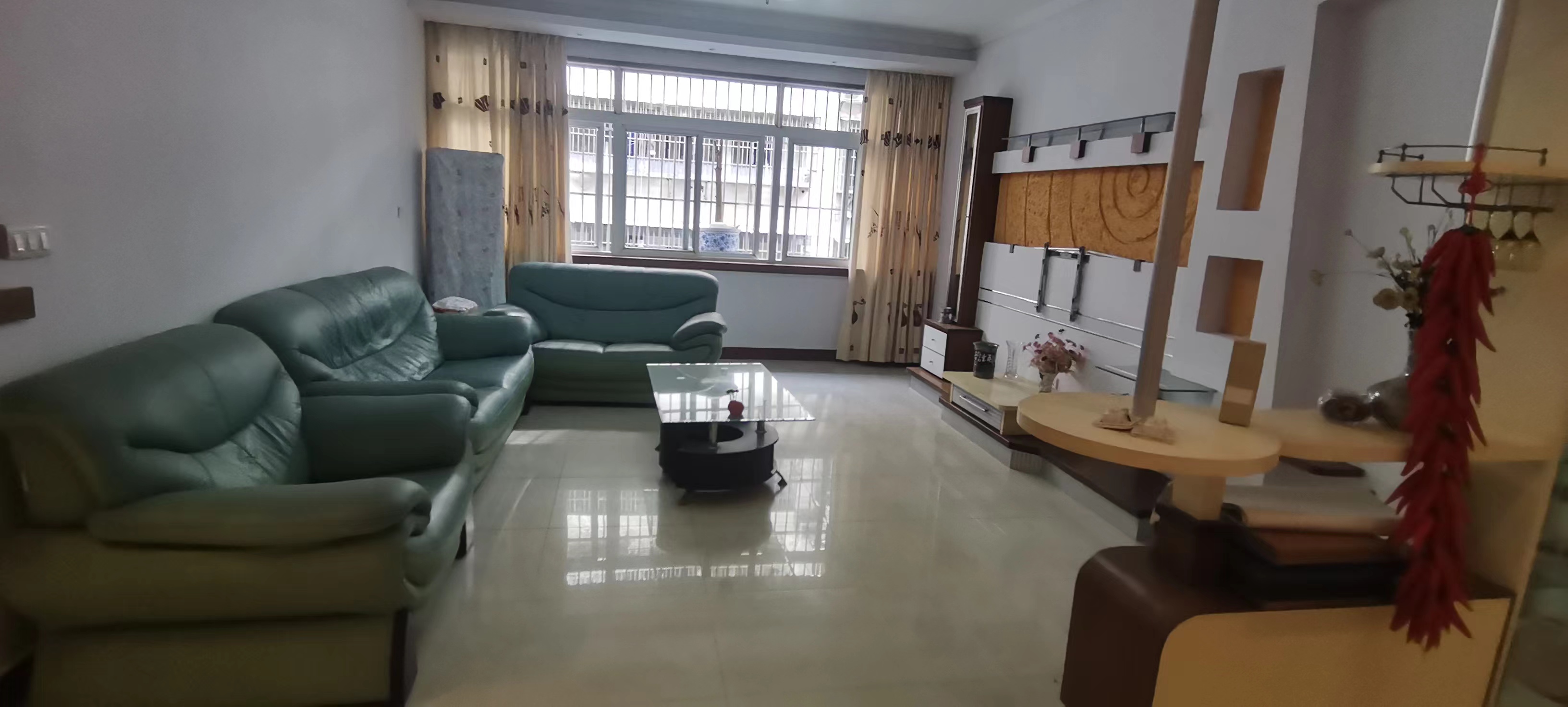 桃林园小区.沔中北门.精装四房.小区有出场好停车.看房方便