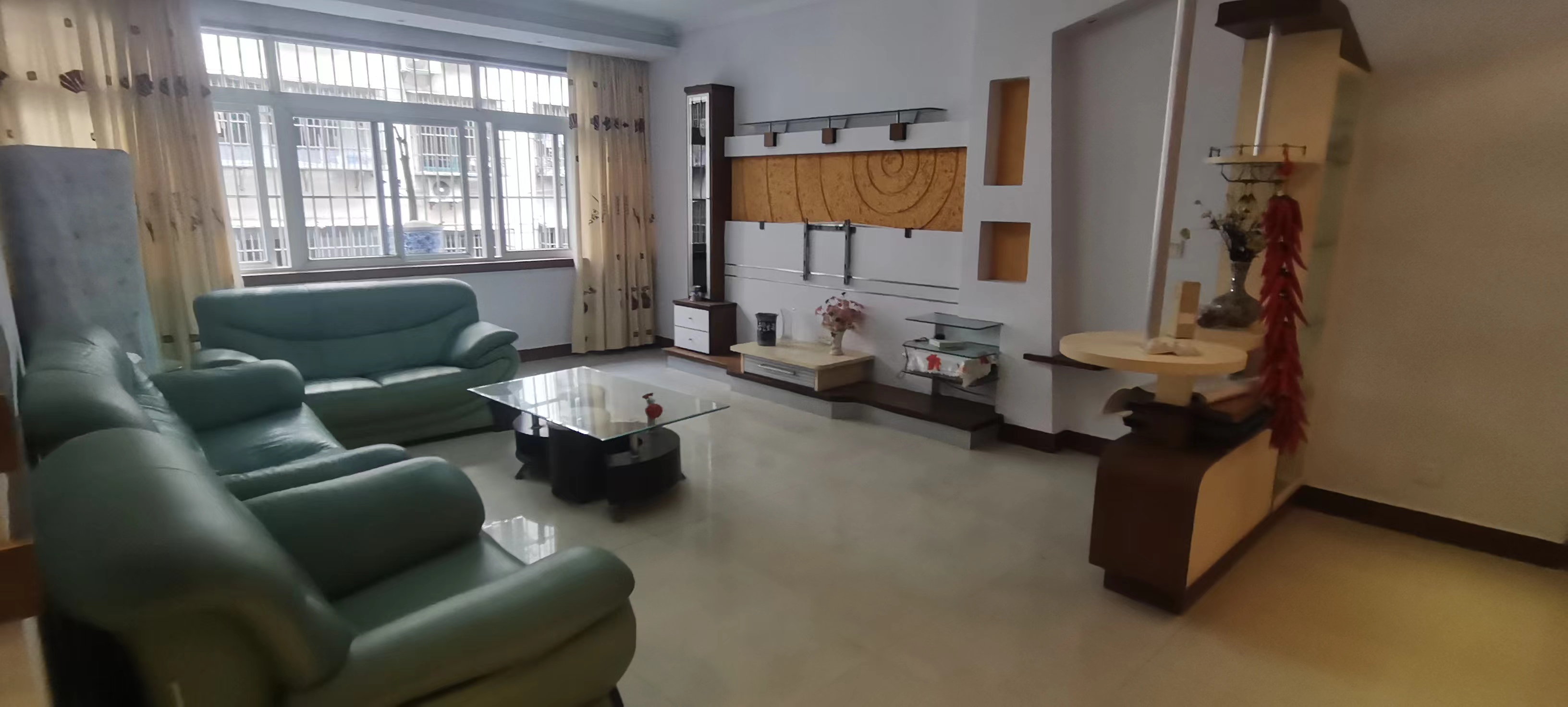 桃林园小区.沔中北门.精装四房.小区有出场好停车.看房方便