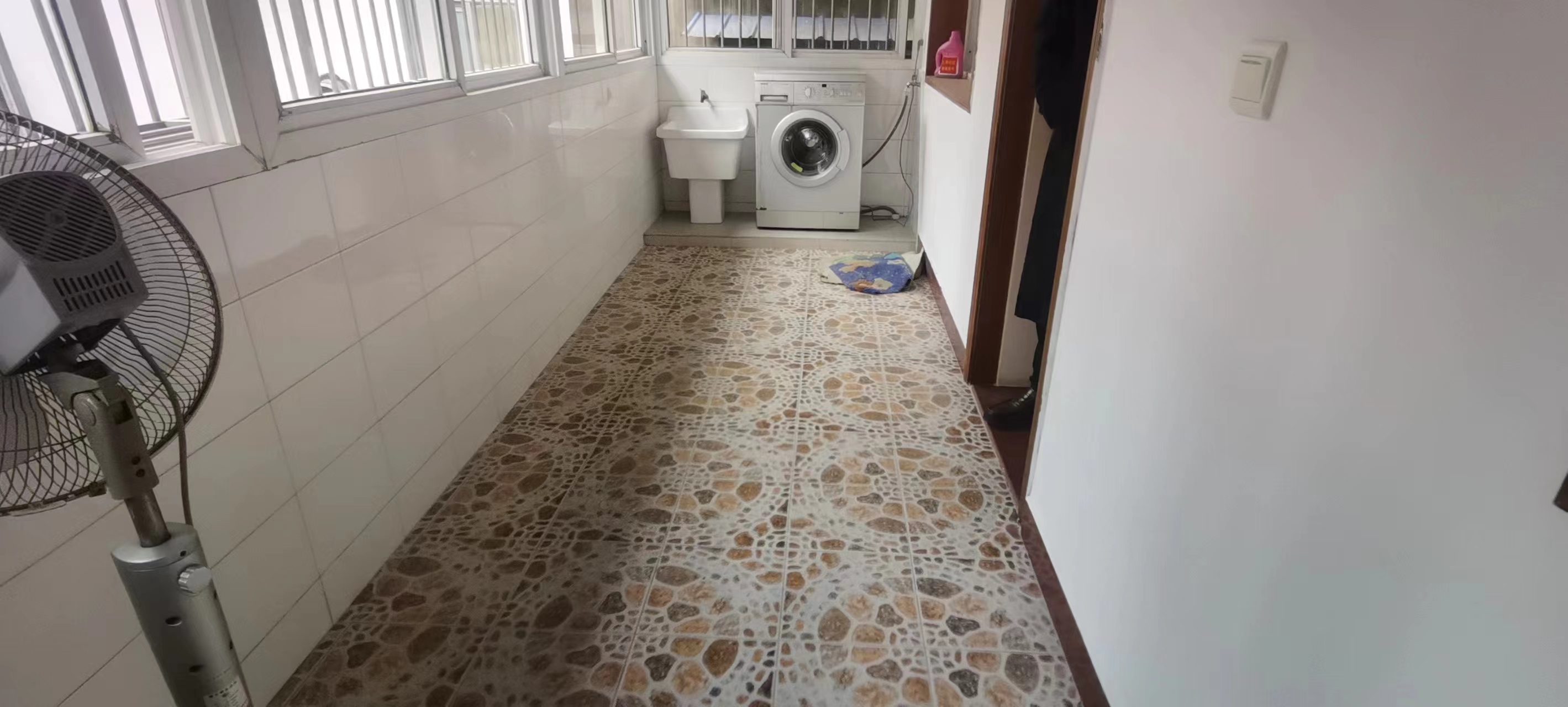 桃林园小区.沔中北门.精装四房.小区有出场好停车.看房方便