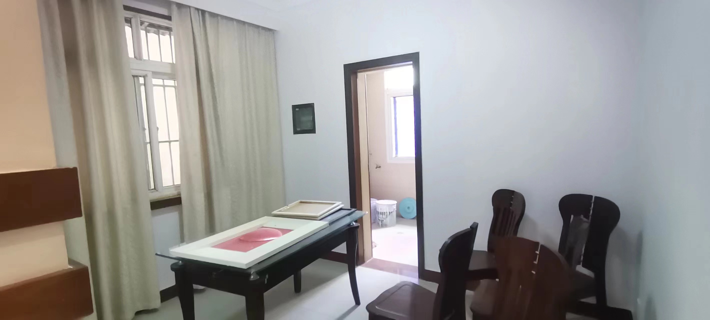 桃林园小区.沔中北门.精装四房.小区有出场好停车.看房方便