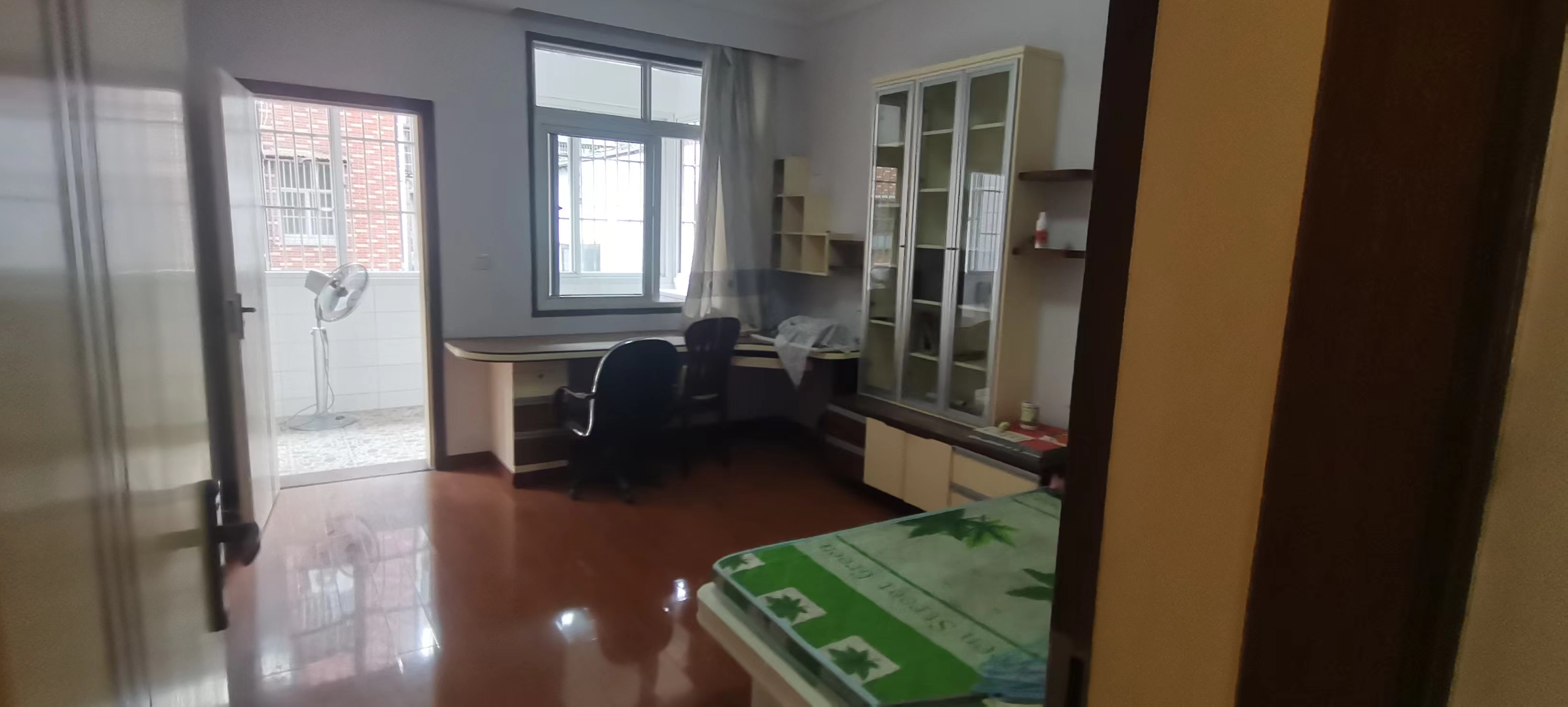 桃林园小区.沔中北门.精装四房.小区有出场好停车.看房方便