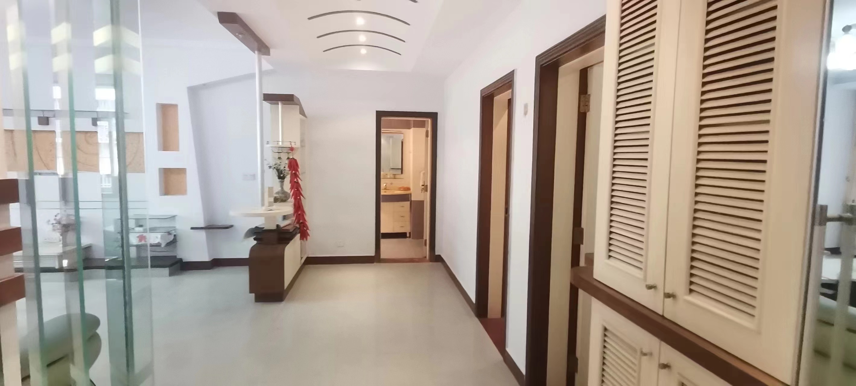 桃林园小区.沔中北门.精装四房.小区有出场好停车.看房方便