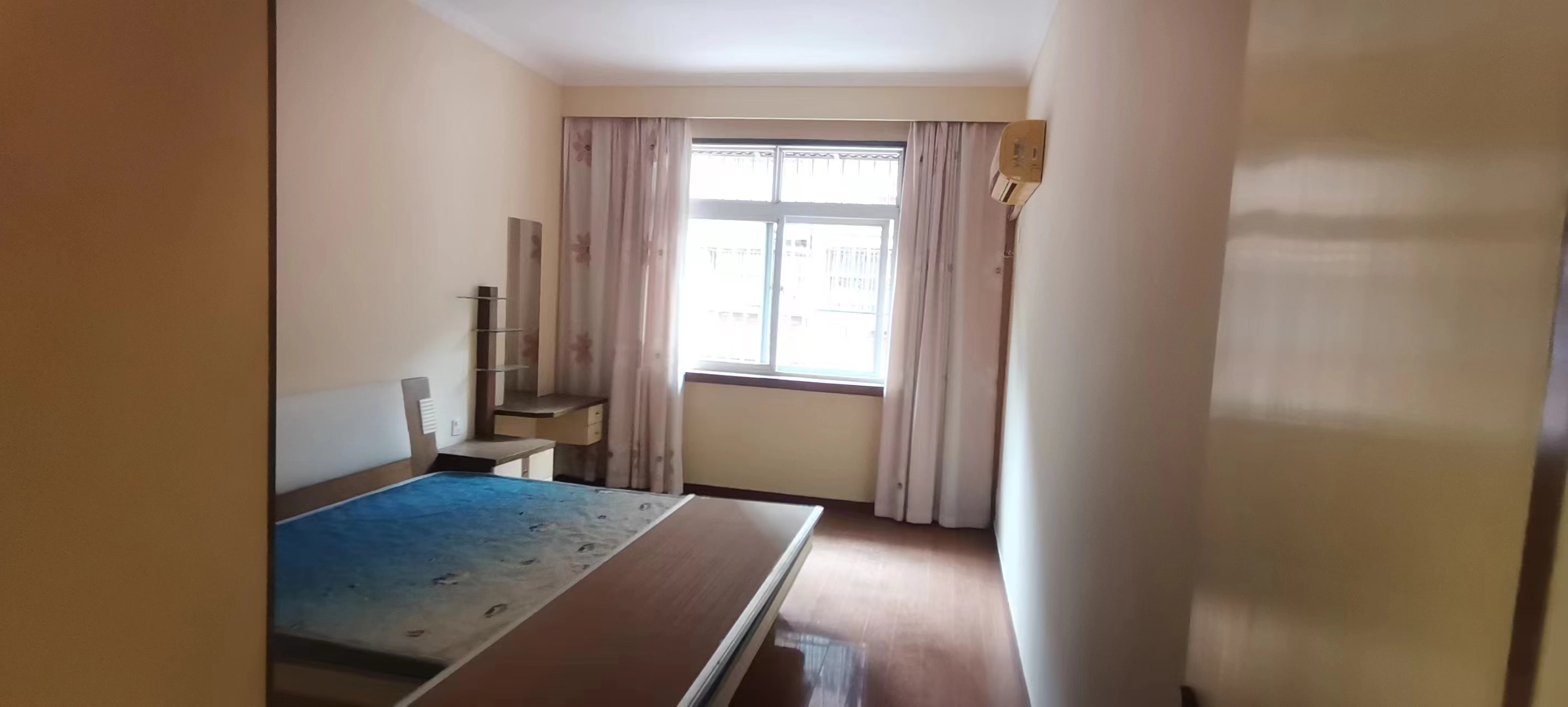 桃林园小区.沔中北门.精装四房.小区有出场好停车.看房方便