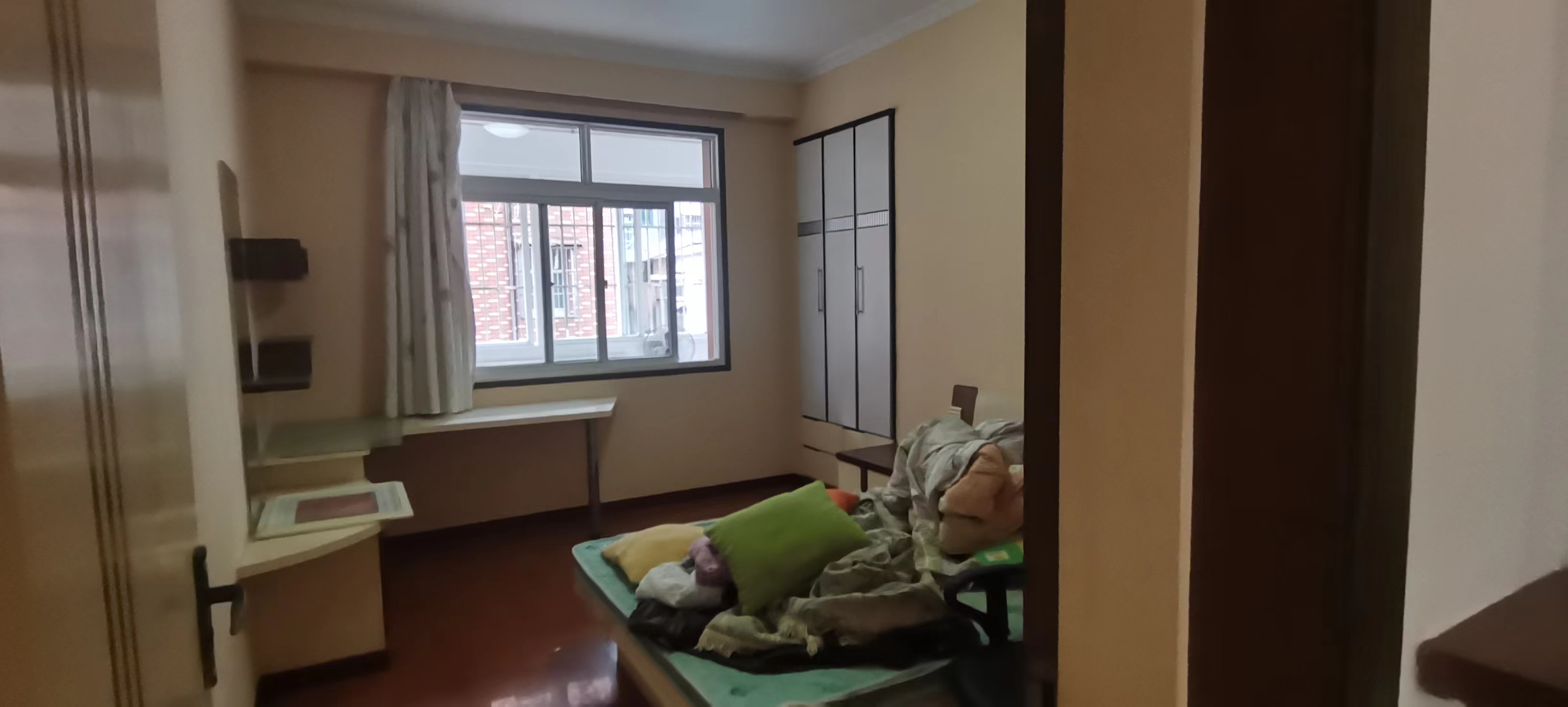 桃林园小区.沔中北门.精装四房.小区有出场好停车.看房方便