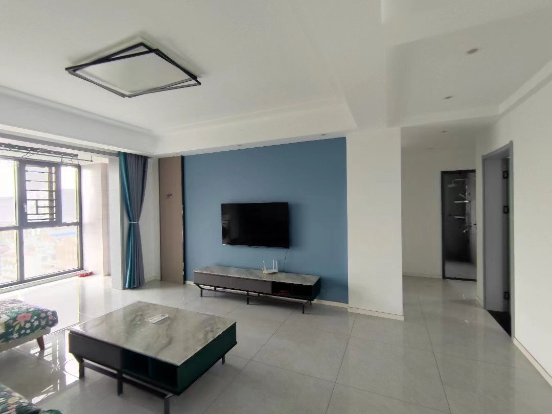 英伦名邸.精装三房.下楼就是菜场.出行方便